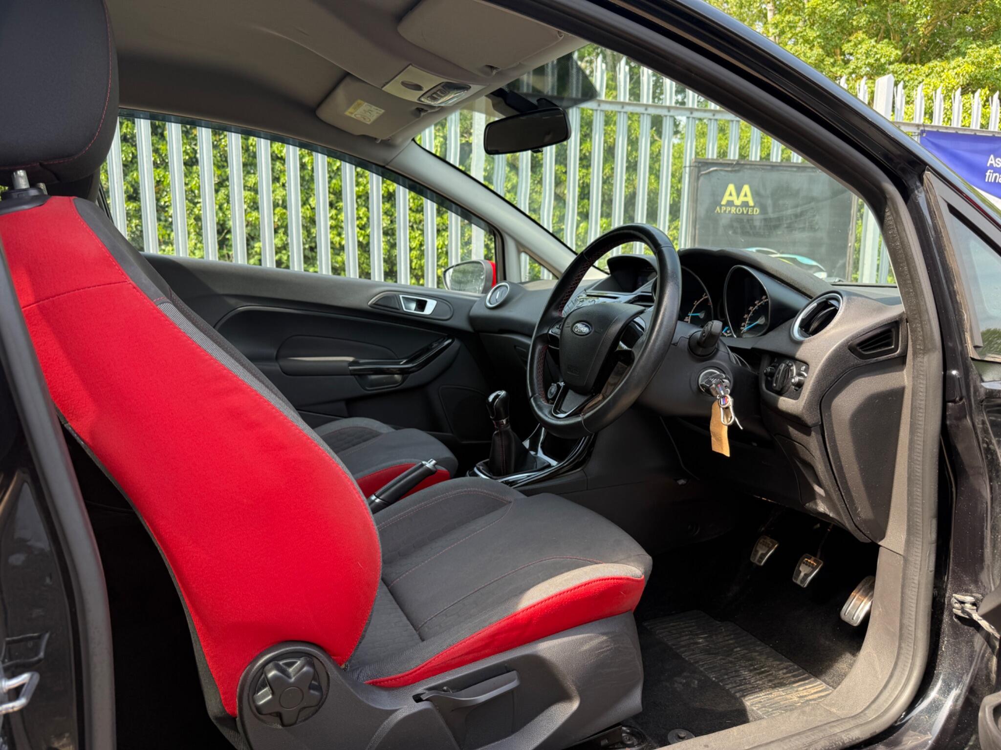 2016 Ford Fiesta image 19