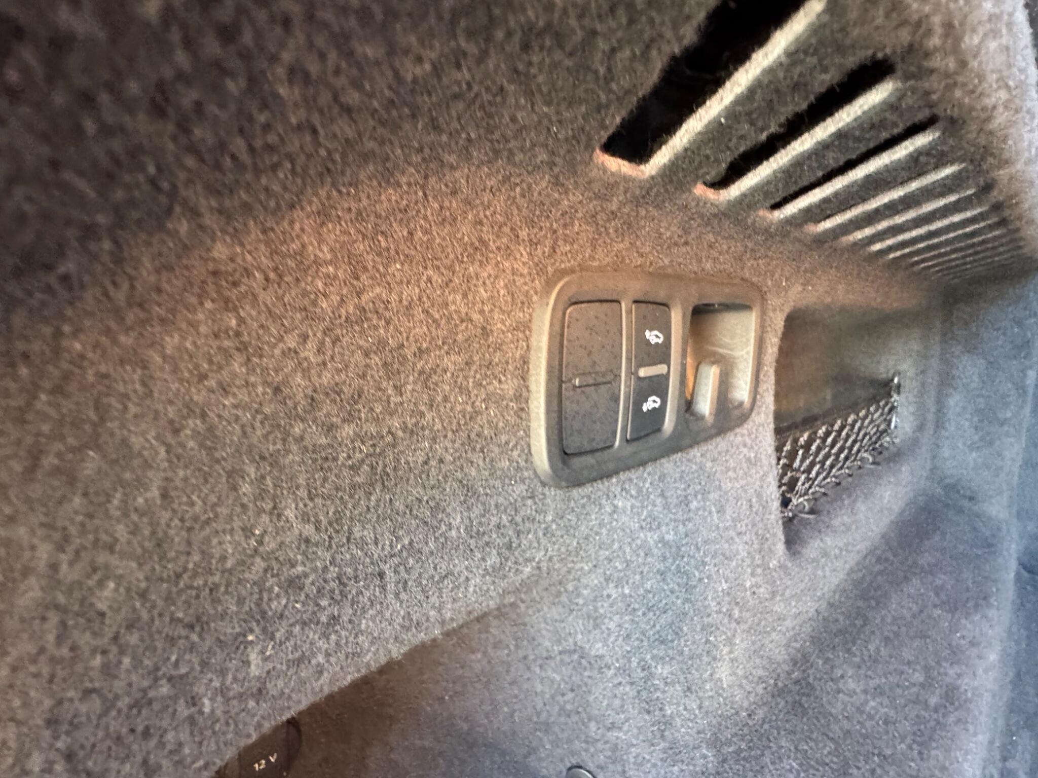Audi Q8 view 17
