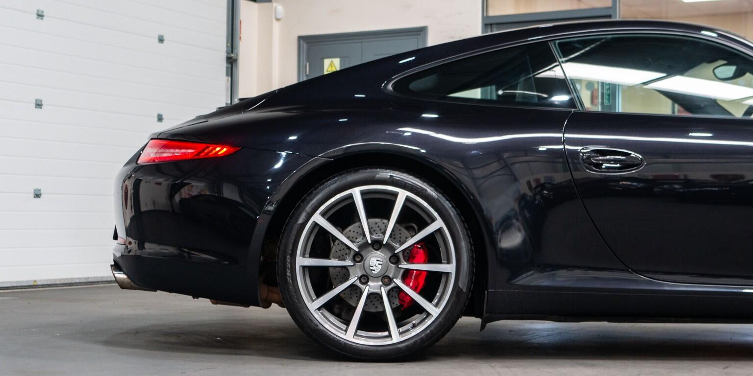 Porsche 911 view 11