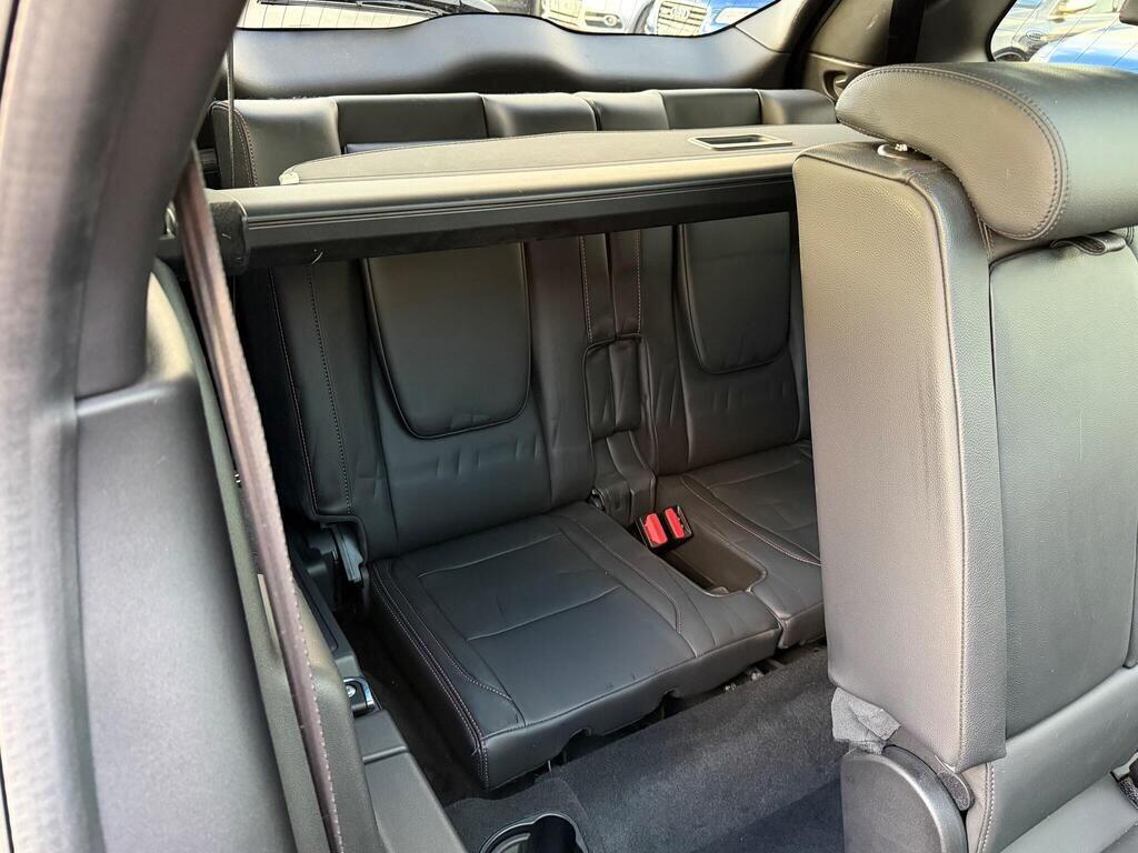 Land Rover Discovery Sport view 20