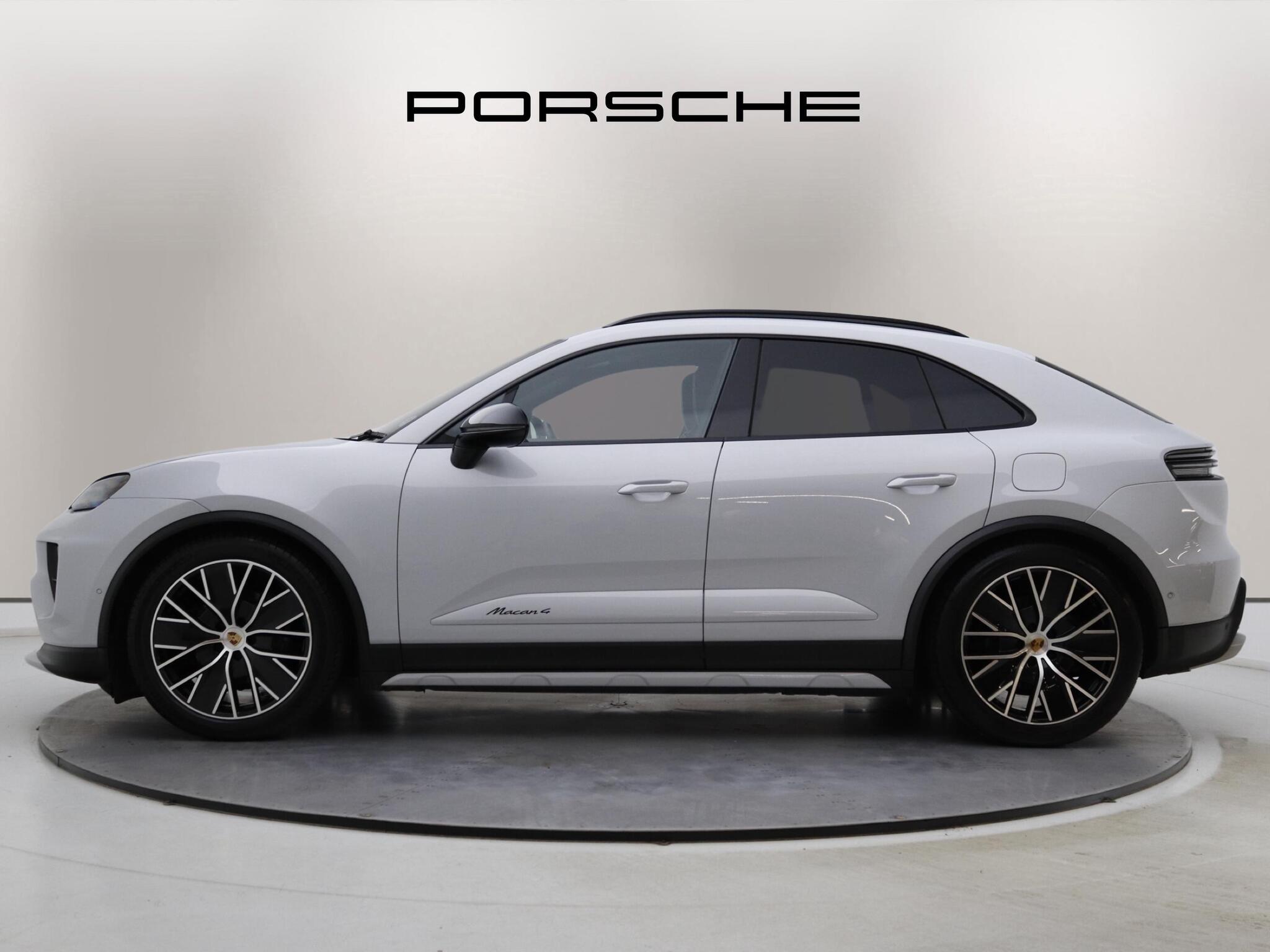 Porsche Macan view 4