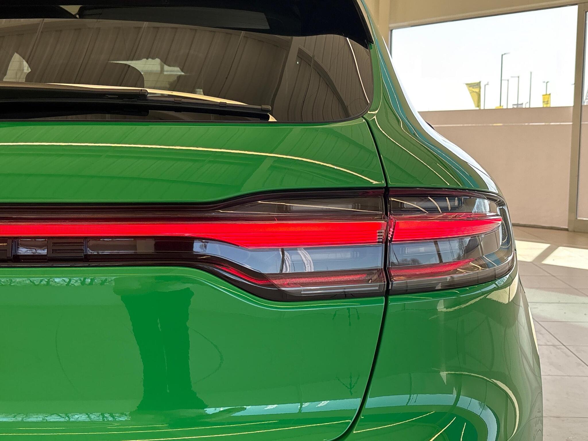 Porsche Macan view 23