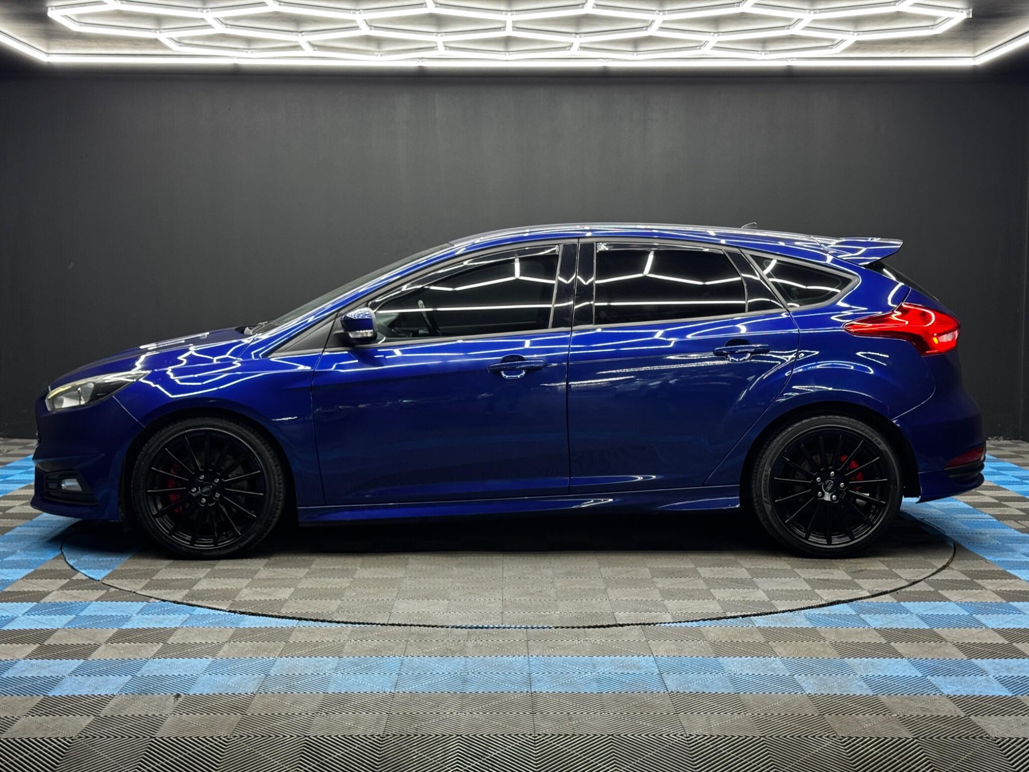 Ford Focus view 8