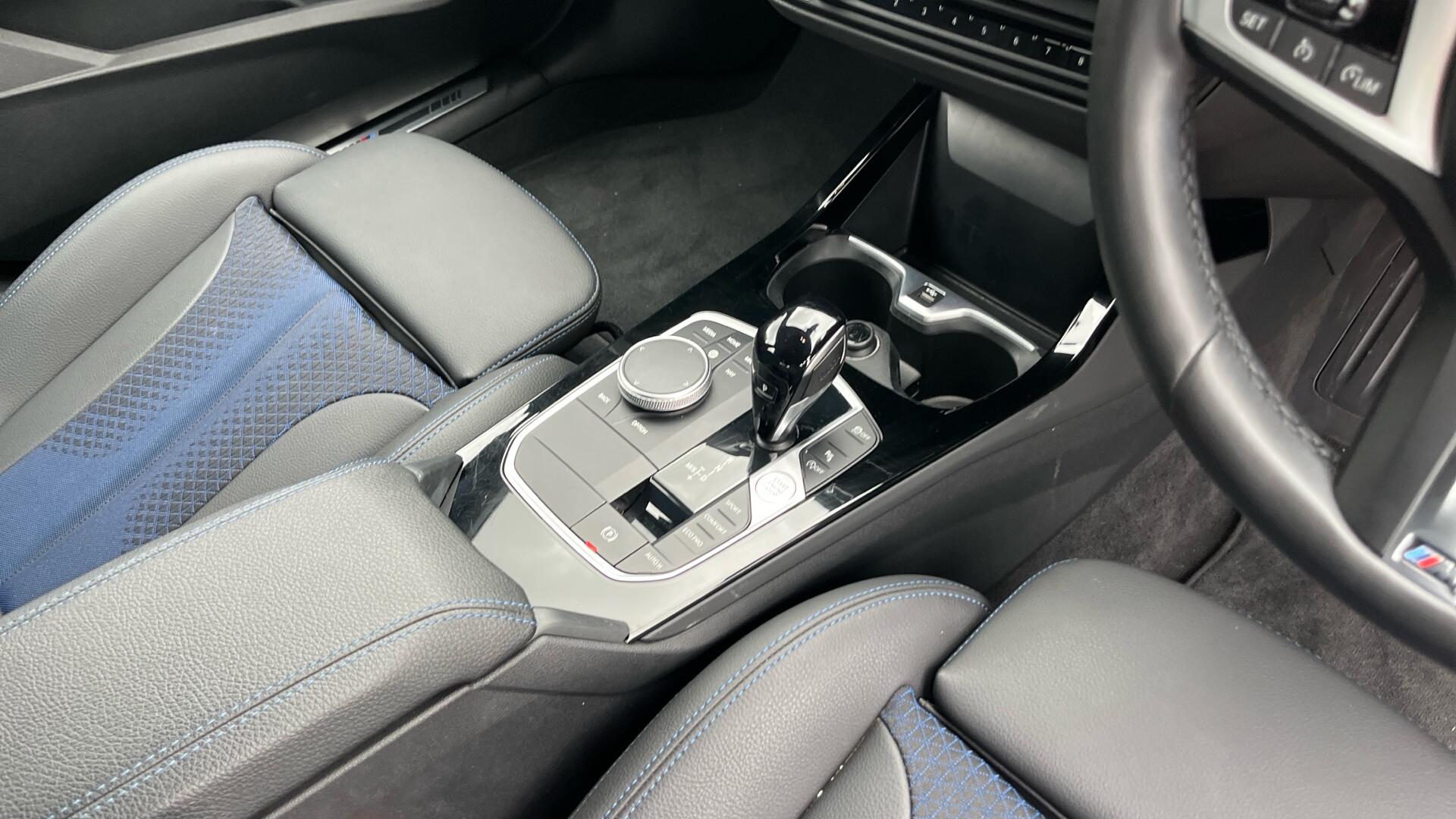 BMW 1 Series view 10