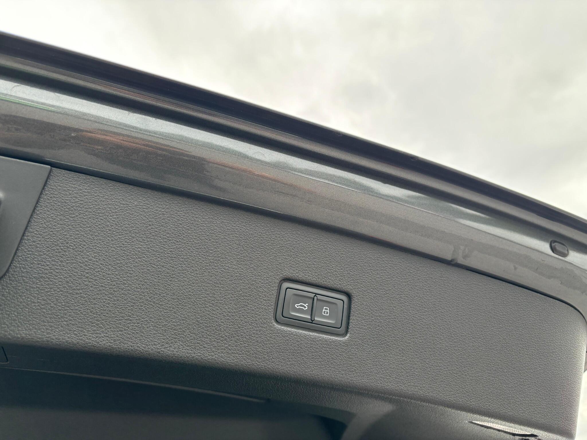Audi Q8 view 36