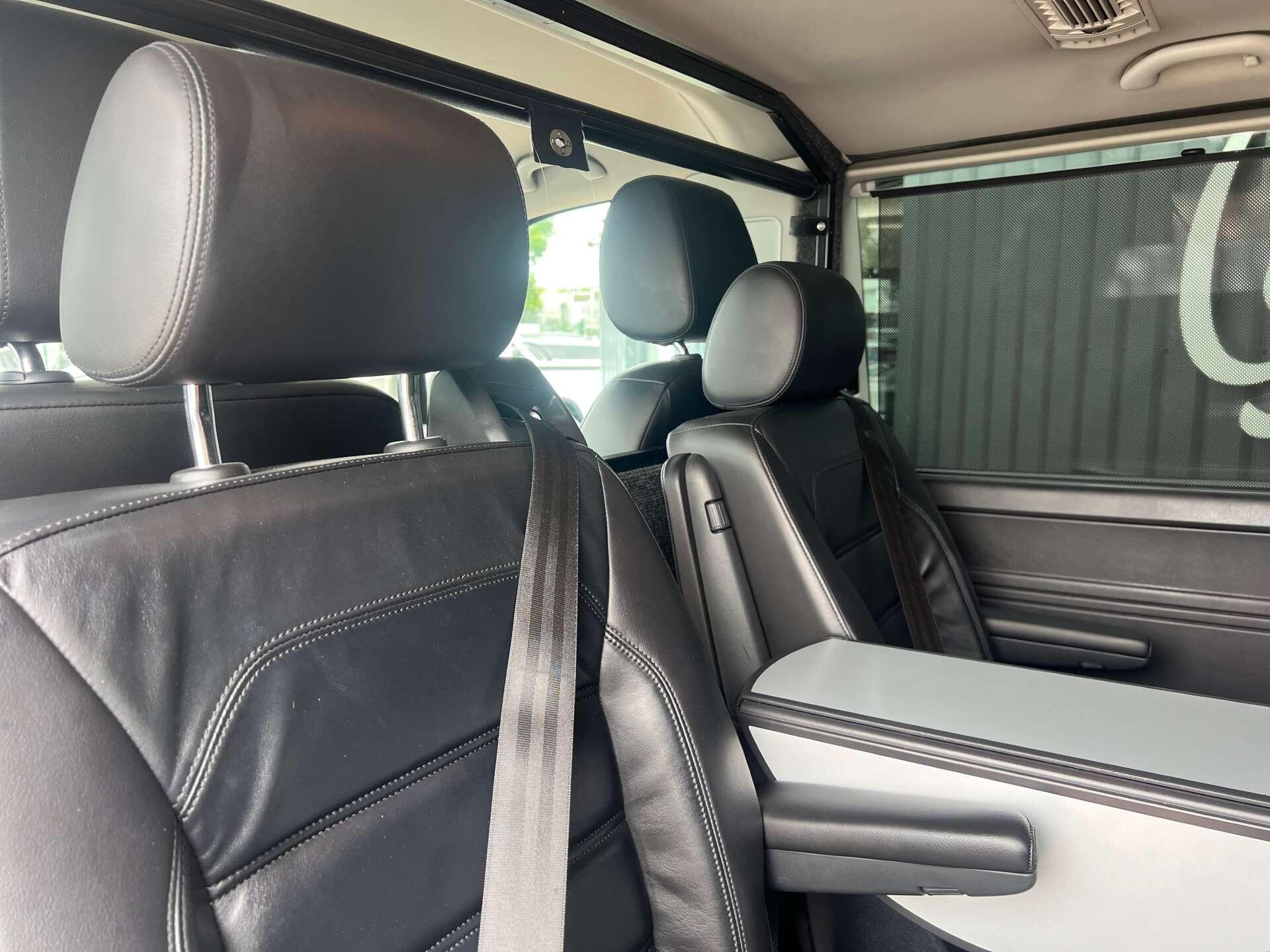 Volkswagen Caravelle view 16