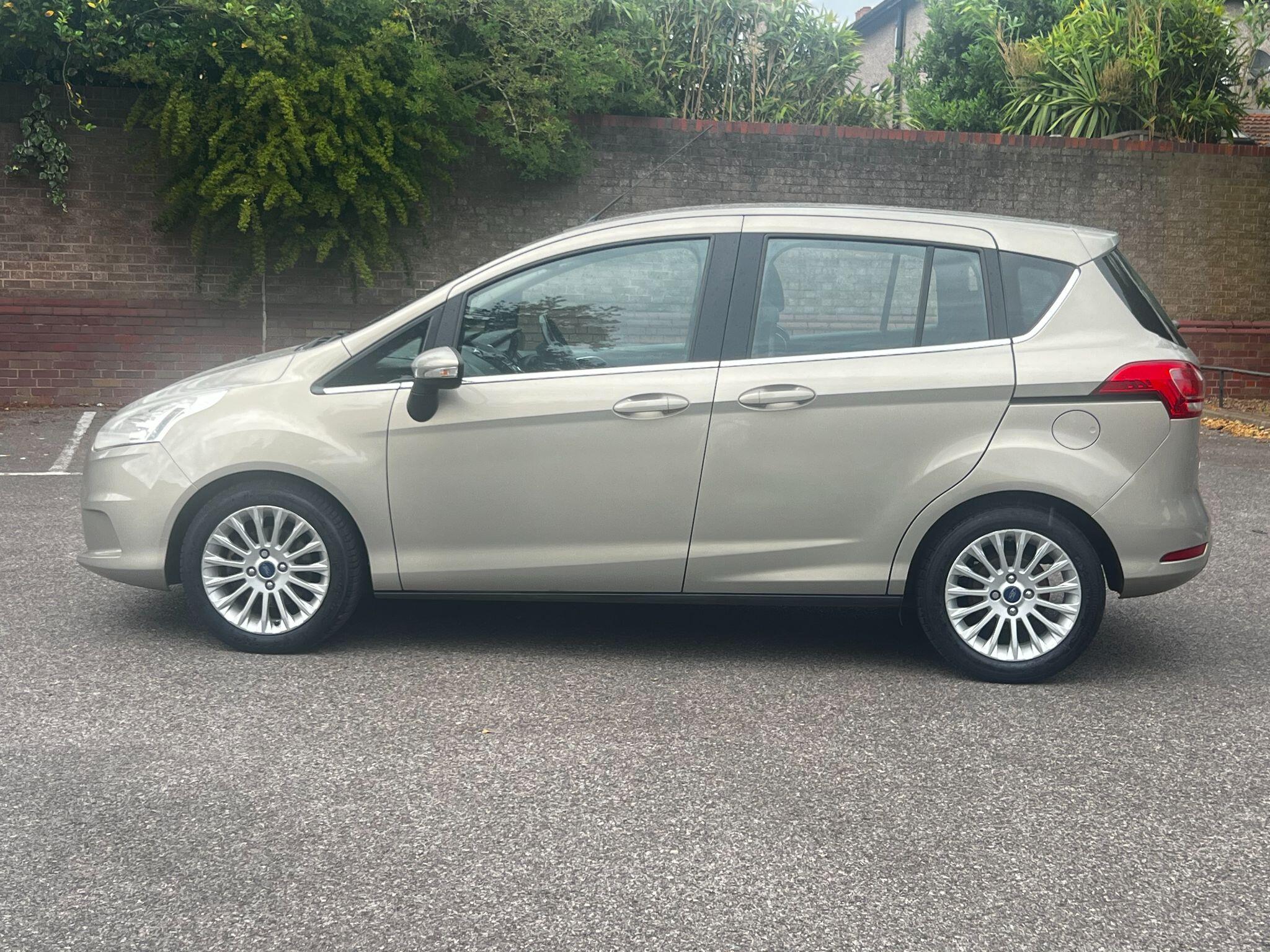 Ford B-Max view 4