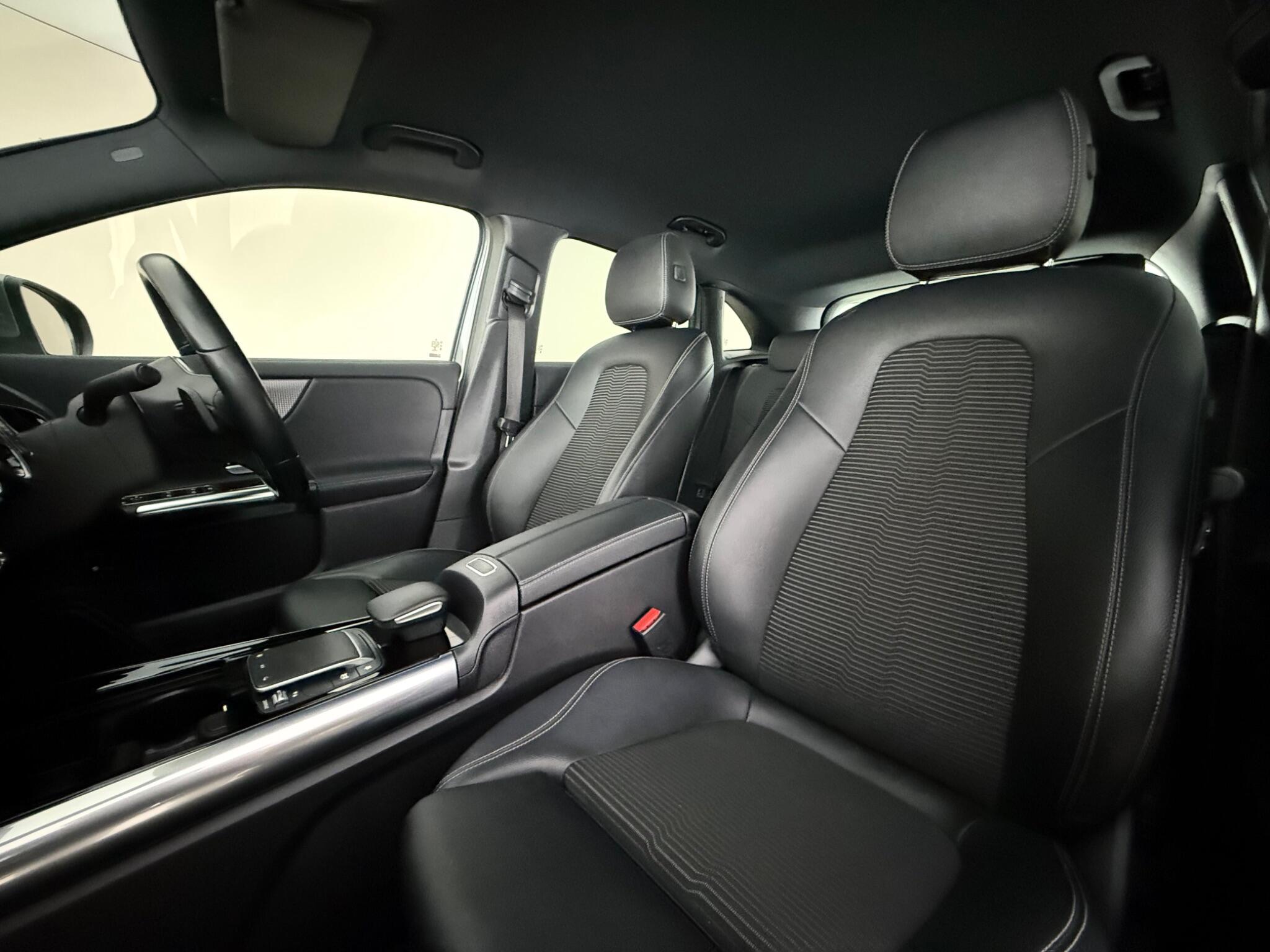 Mercedes-Benz Gla view 32