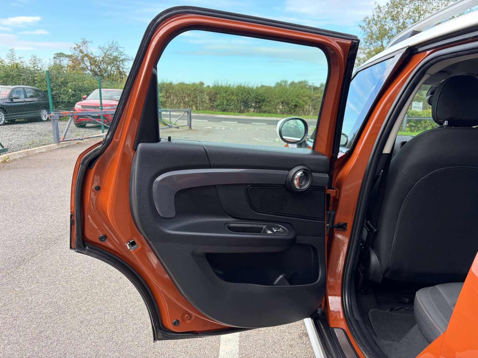 Mini Countryman view 19