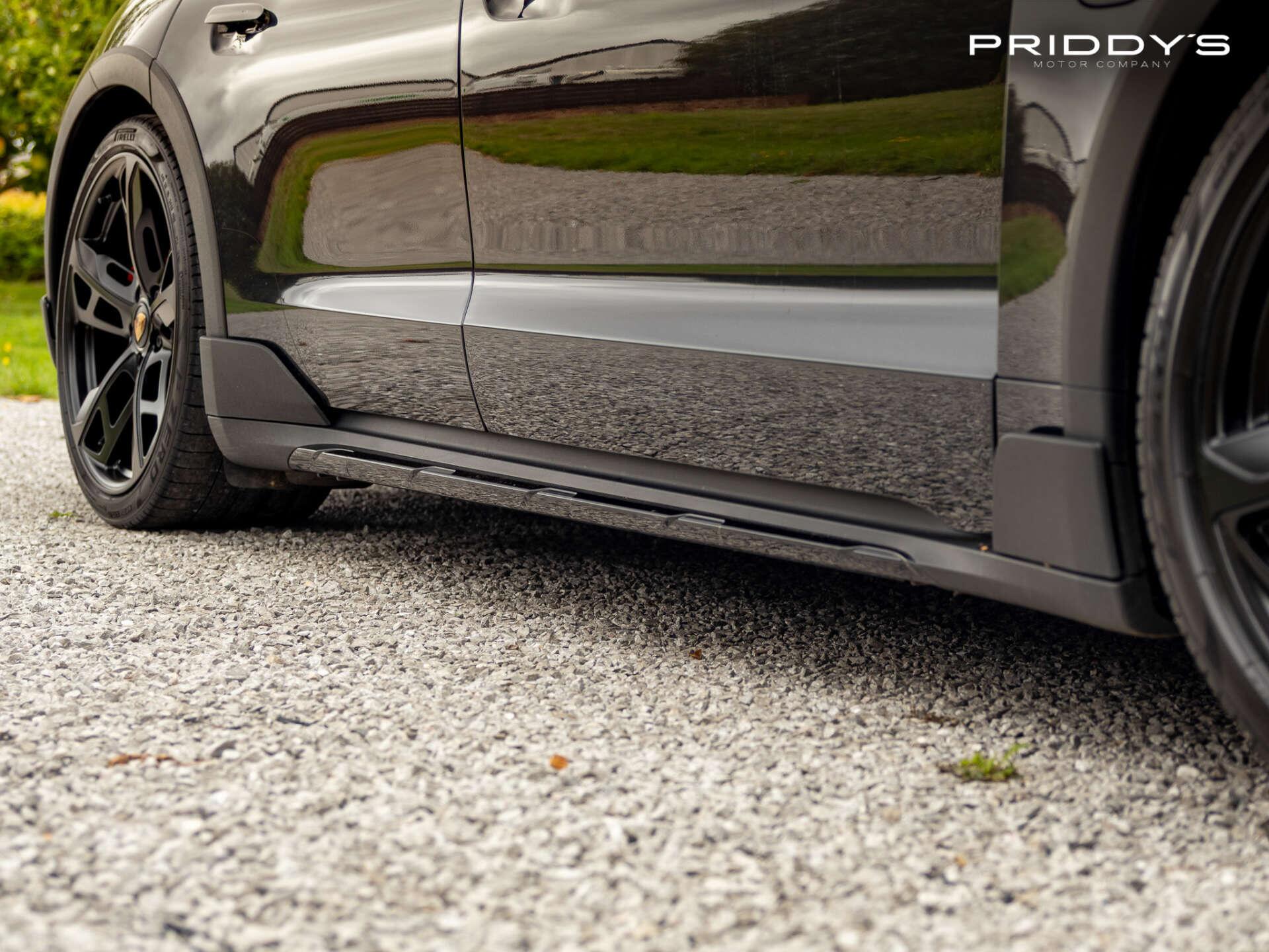 Porsche Taycan view 12