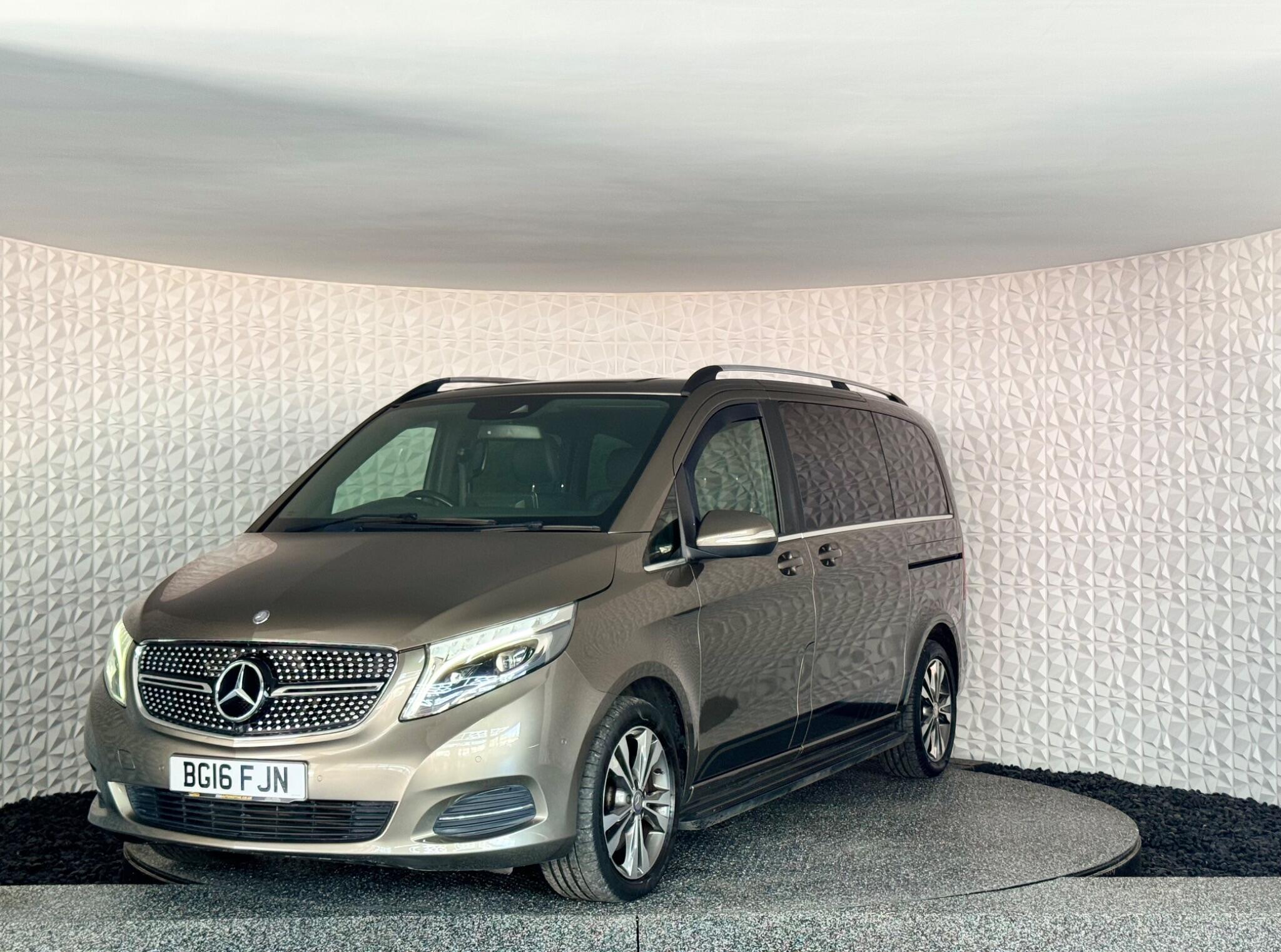 Mercedes-Benz V-Class view 27