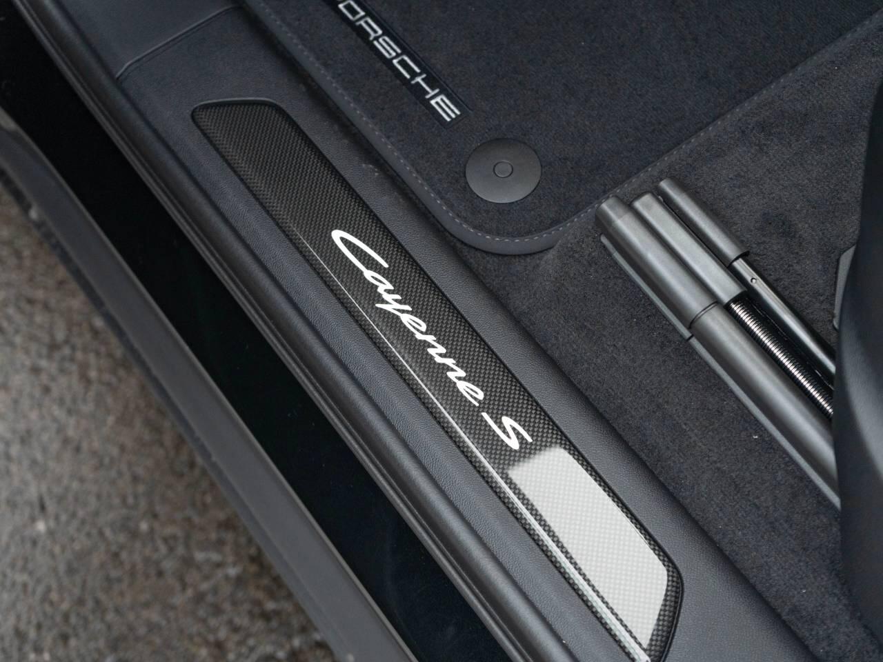 Porsche Cayenne view 51