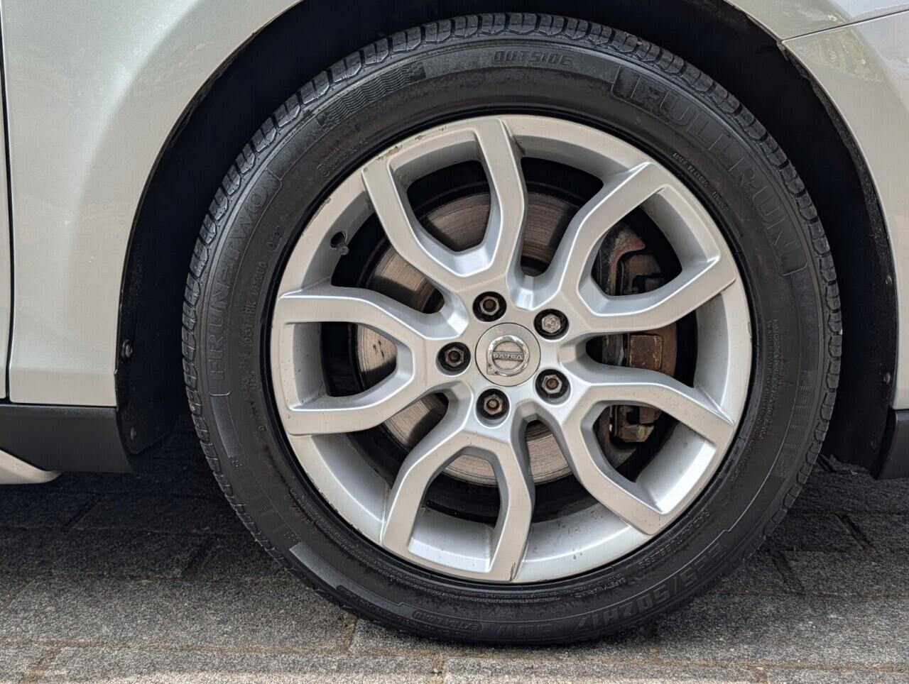 Volvo V40 Cross Country view 48