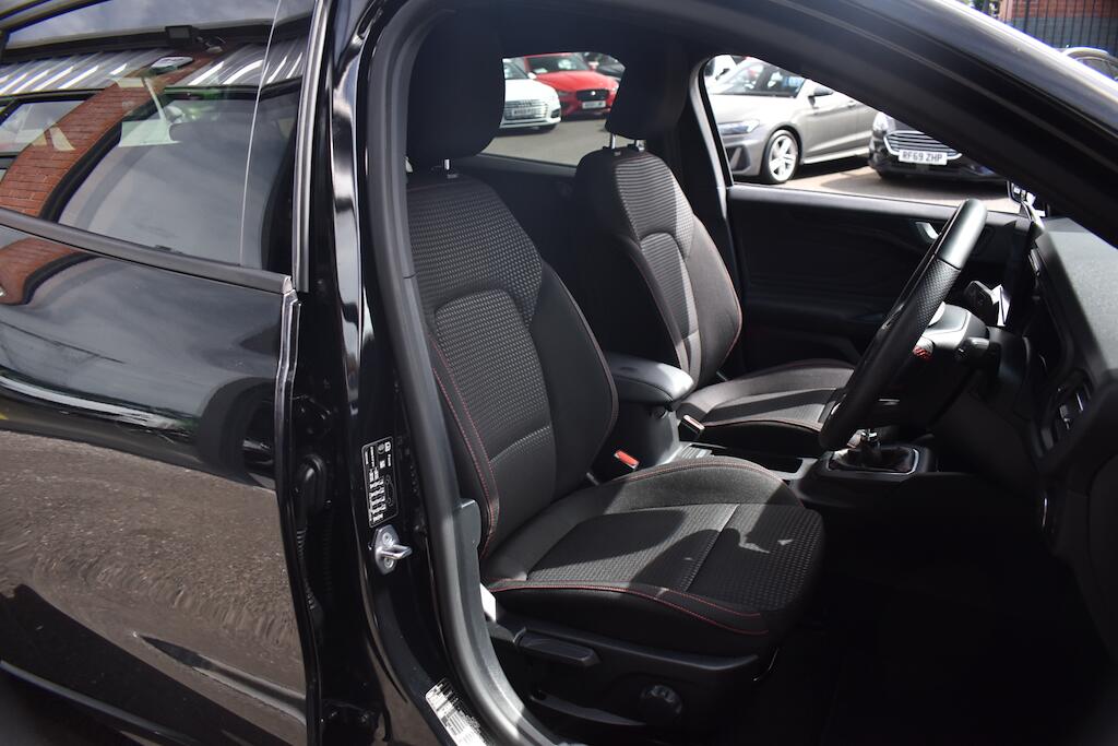 Ford Focus view 9