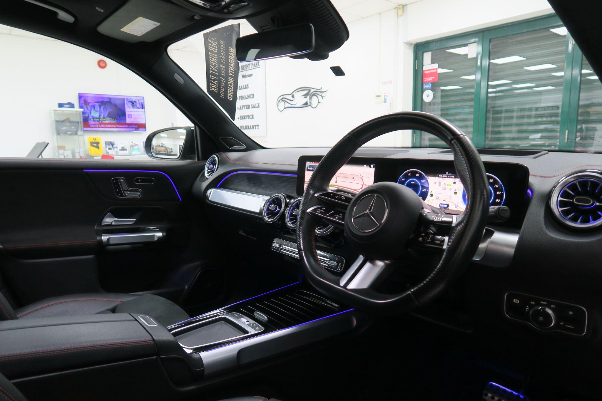 Mercedes-Benz EQB view 8