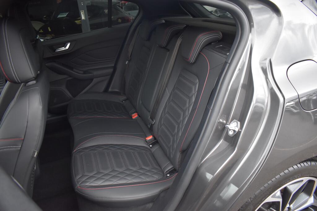 Ford Focus view 13