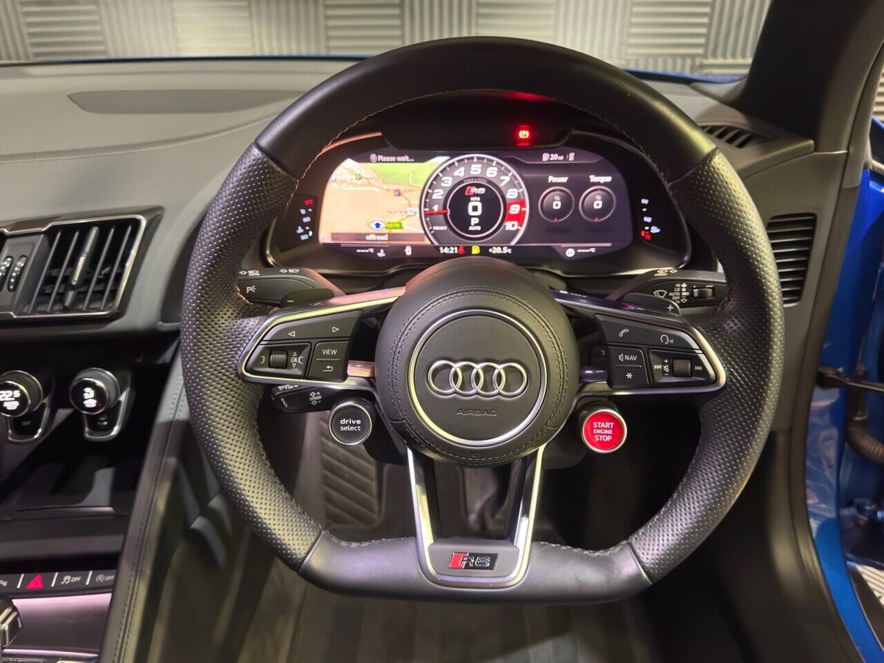Audi R8 view 14