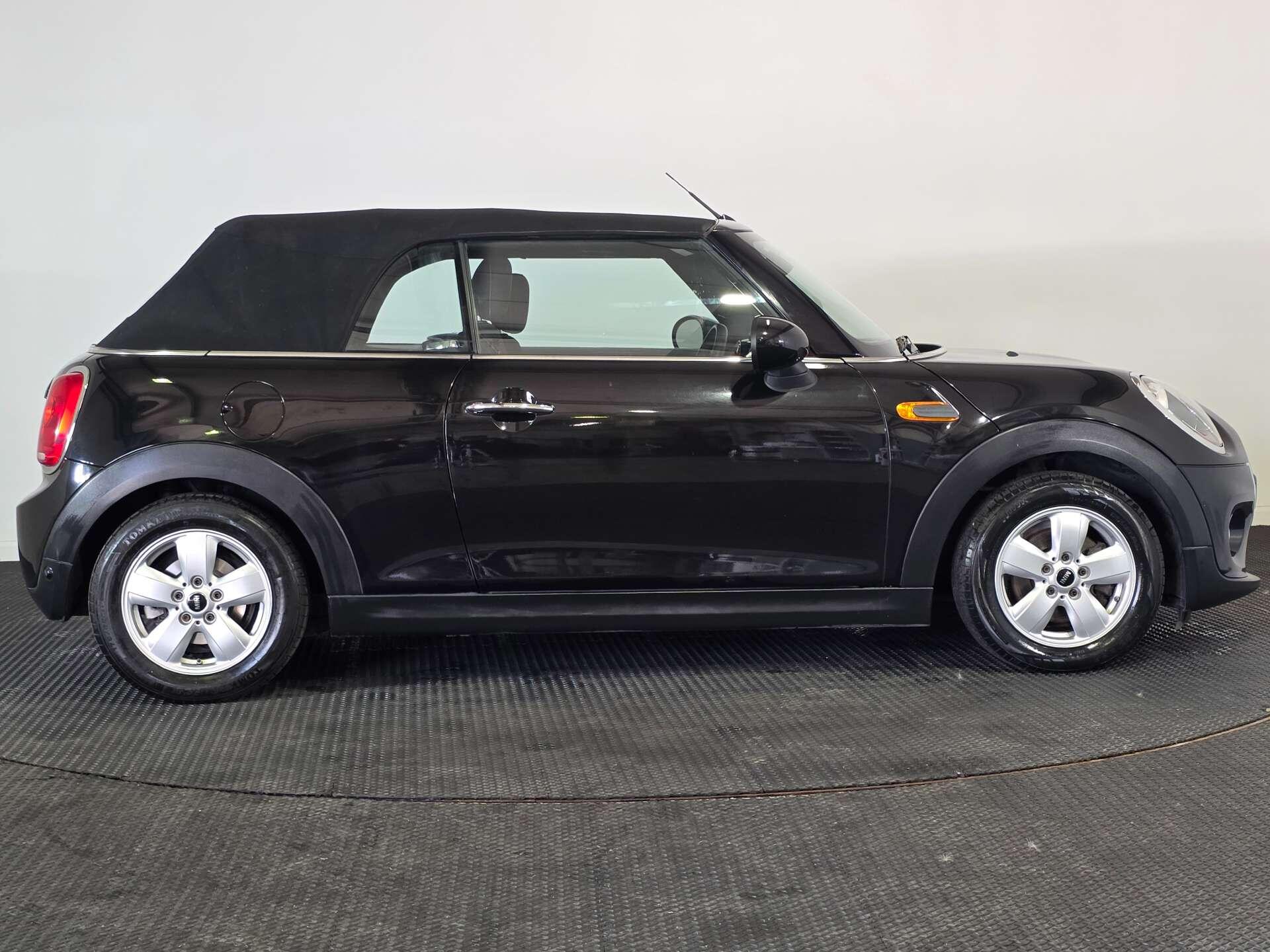 Mini Convertible view 9