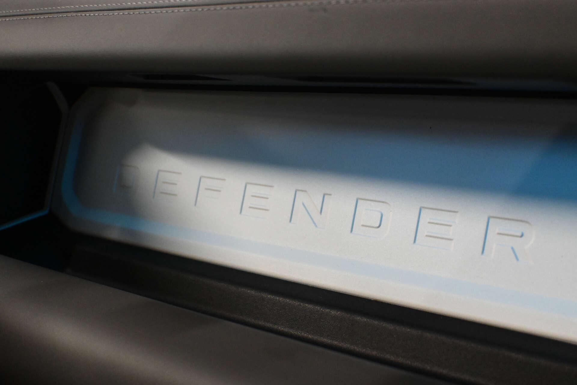 Land Rover Defender view 15