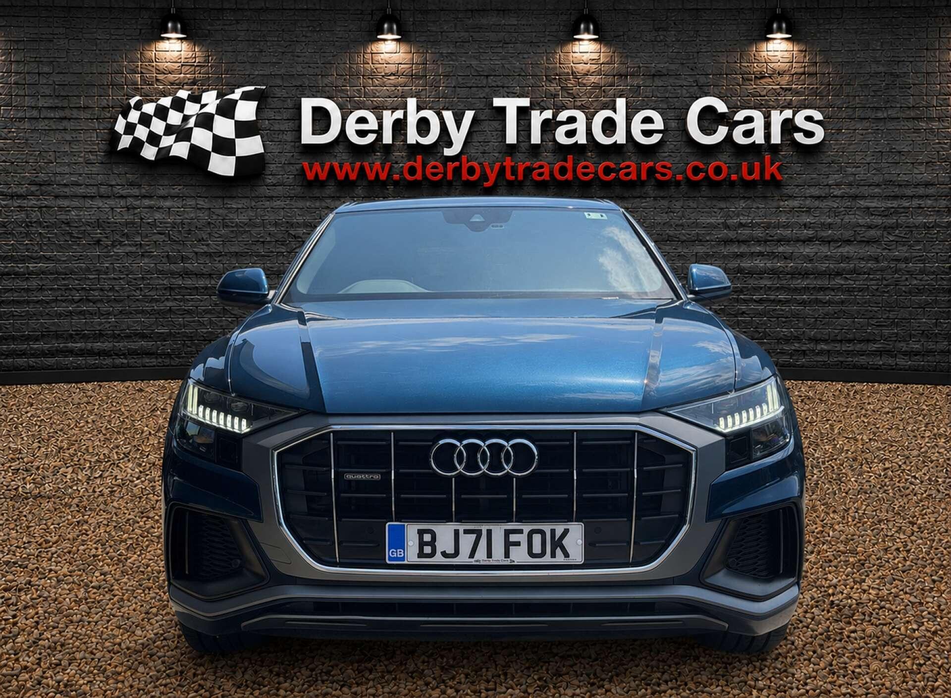 Audi Q8 view 8