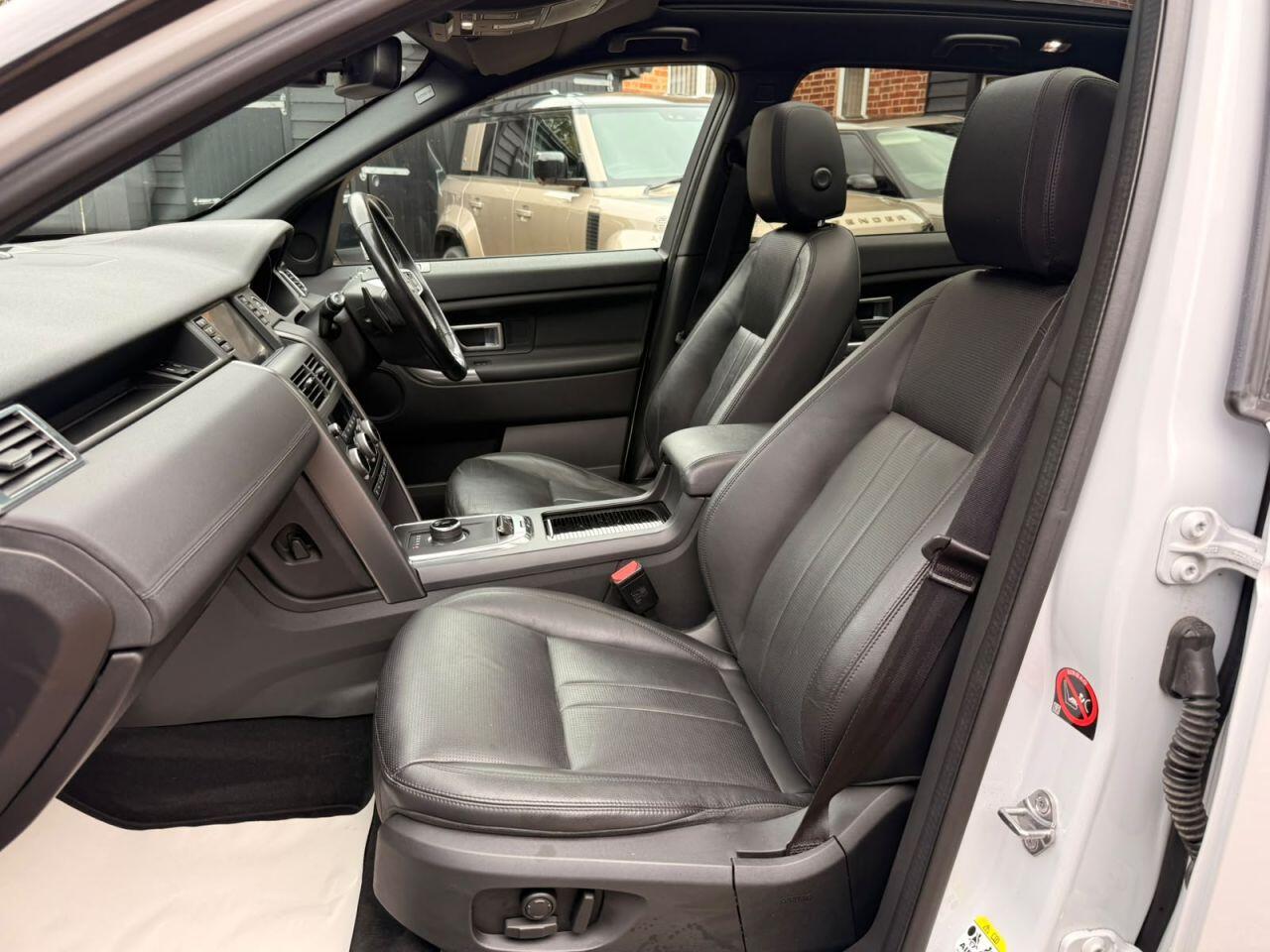 Land Rover Discovery Sport view 9