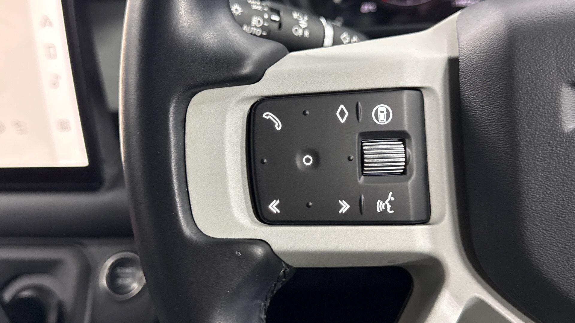 Land Rover Defender view 25