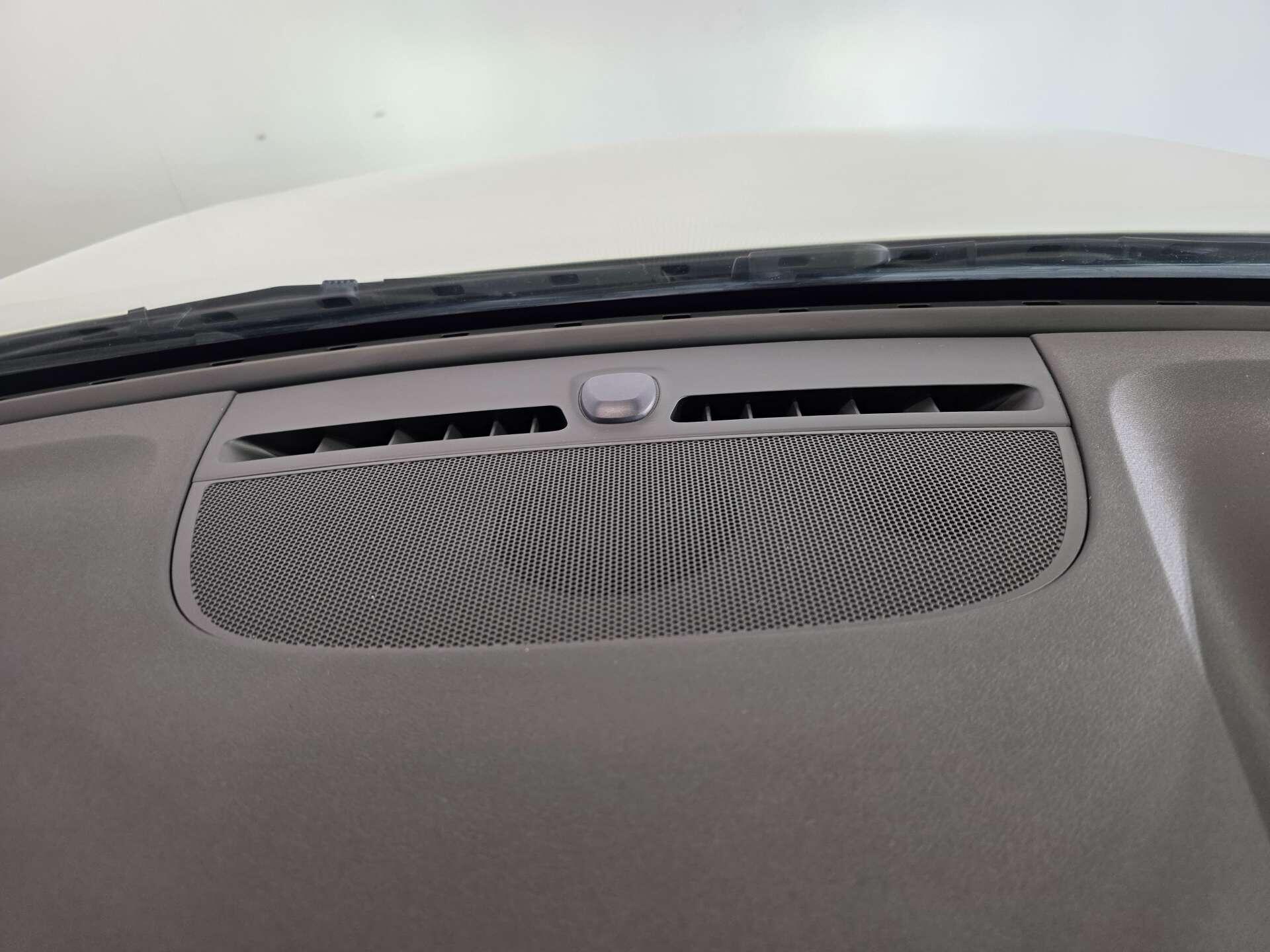 Volvo XC40 view 33