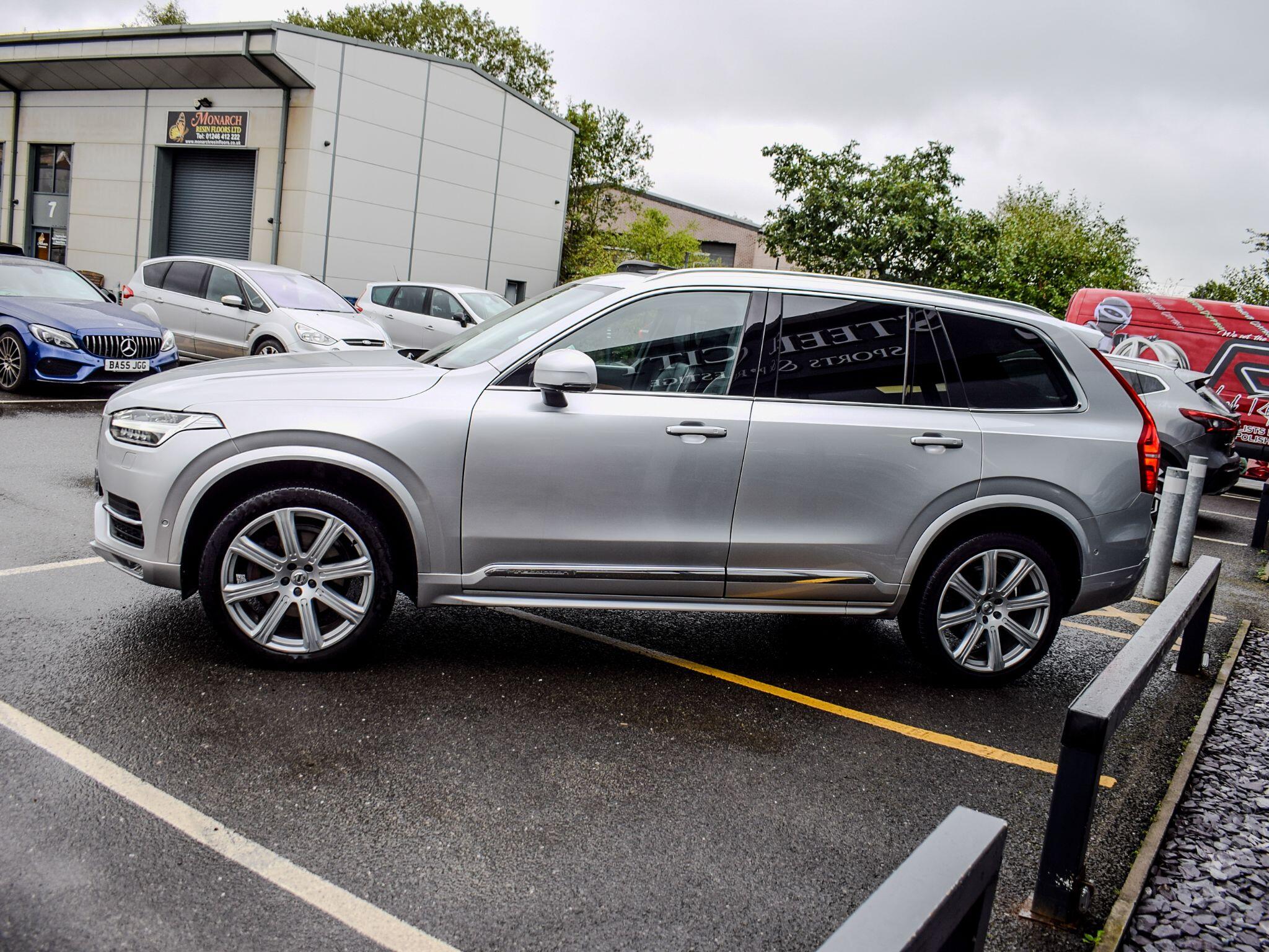 Volvo XC90 view 4