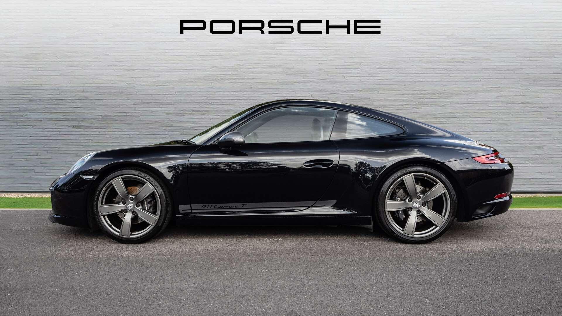 Porsche 911 view 6