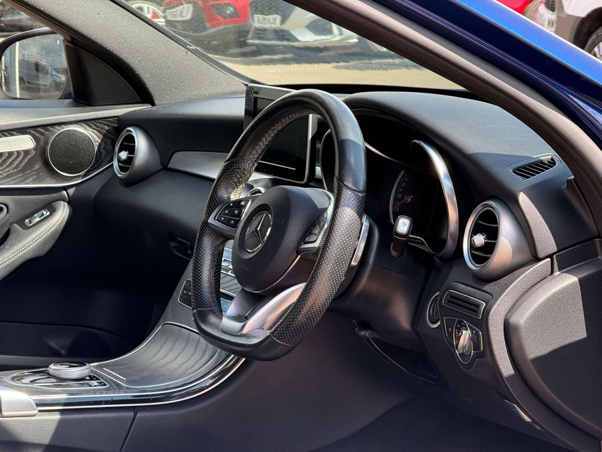 Mercedes-Benz C-Class view 36