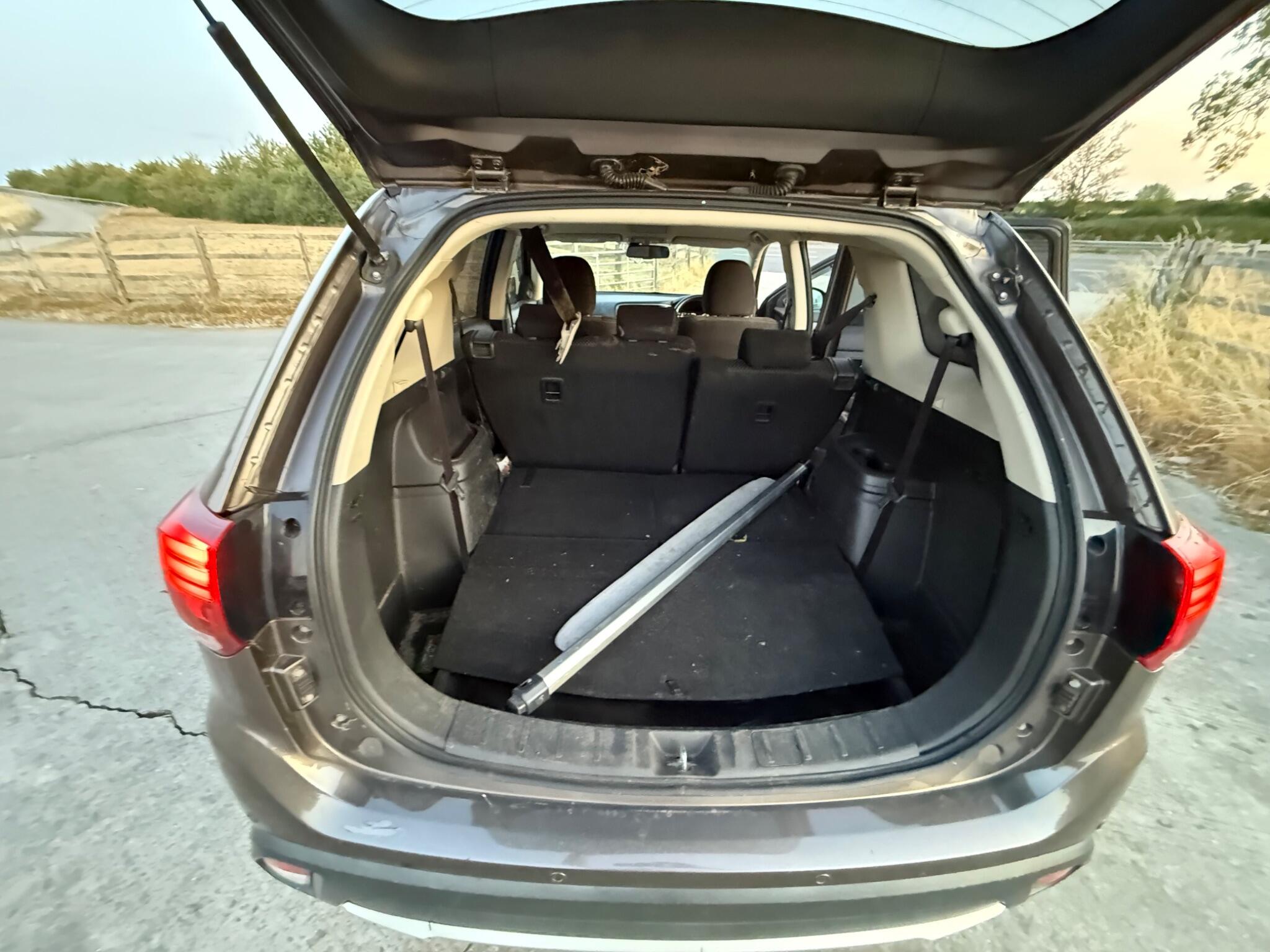 Mitsubishi Outlander 2.2 DI-D GX3 SUV 5dr Diesel Manual 4WD Euro 6 (s/s) (147 ps) — photo 38 of 90