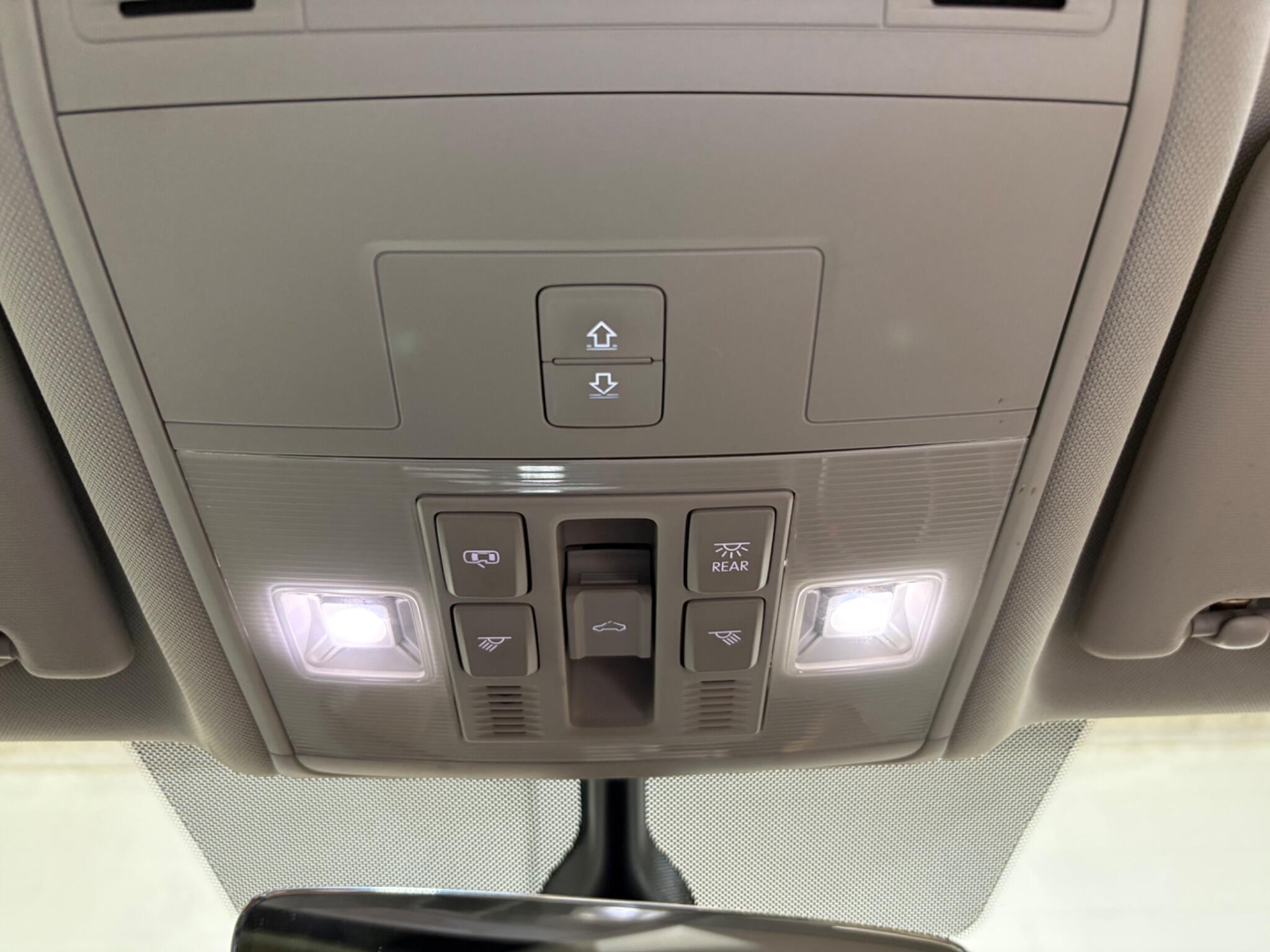 Volkswagen Touran view 16