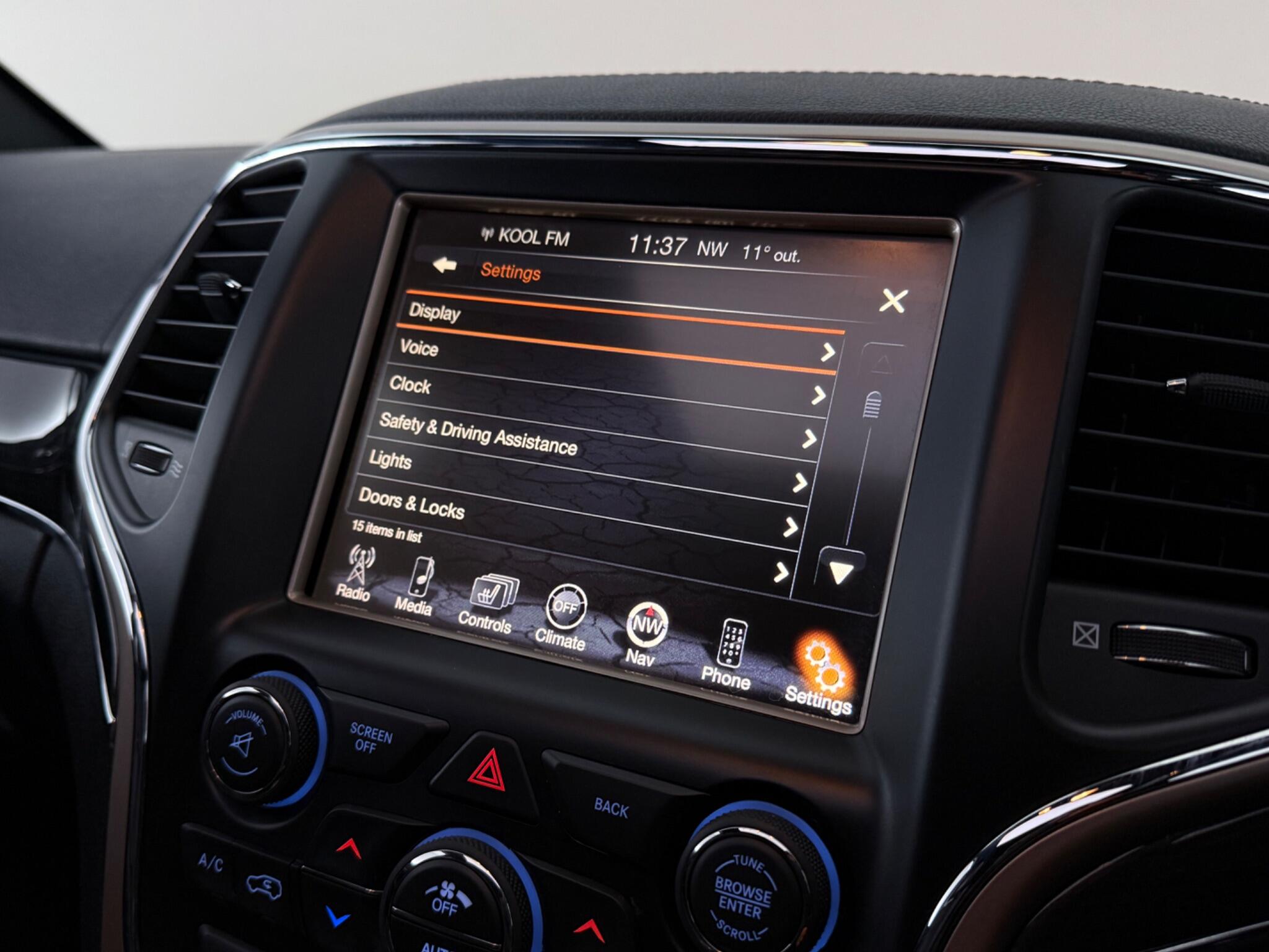 Jeep Grand Cherokee view 26