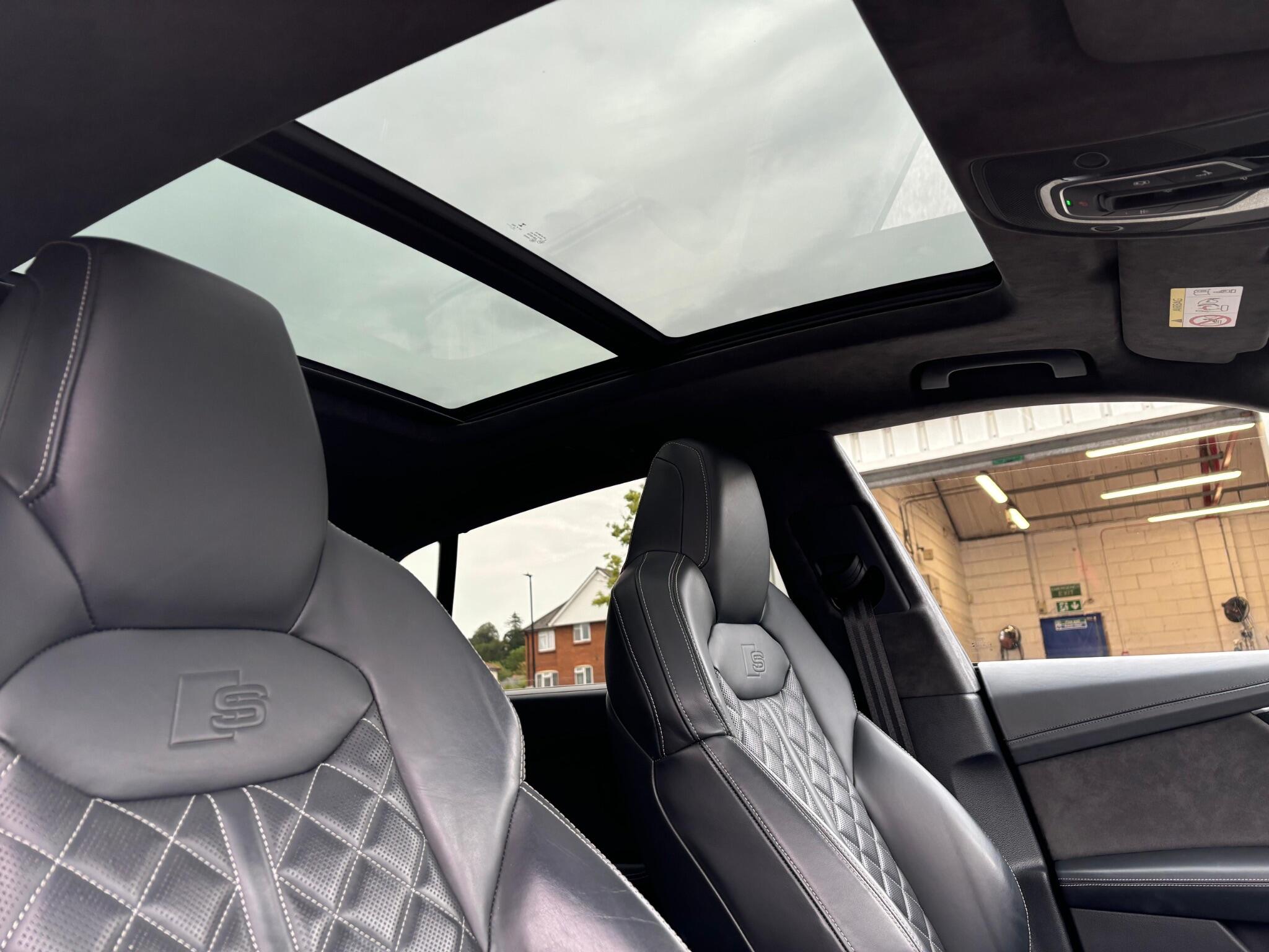 Audi Q8 view 6
