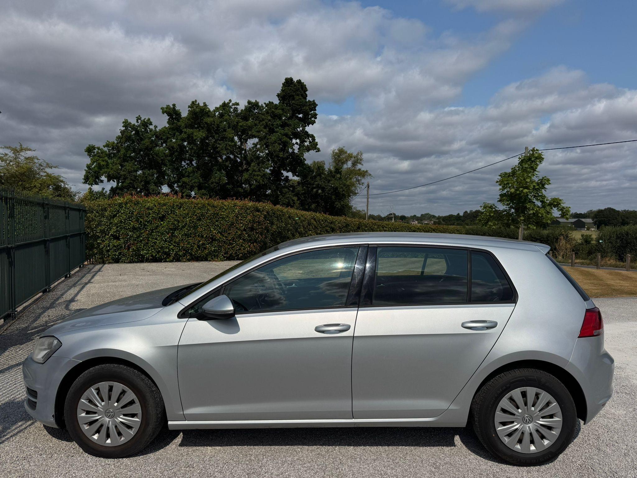 2013 Volkswagen Golf image 9