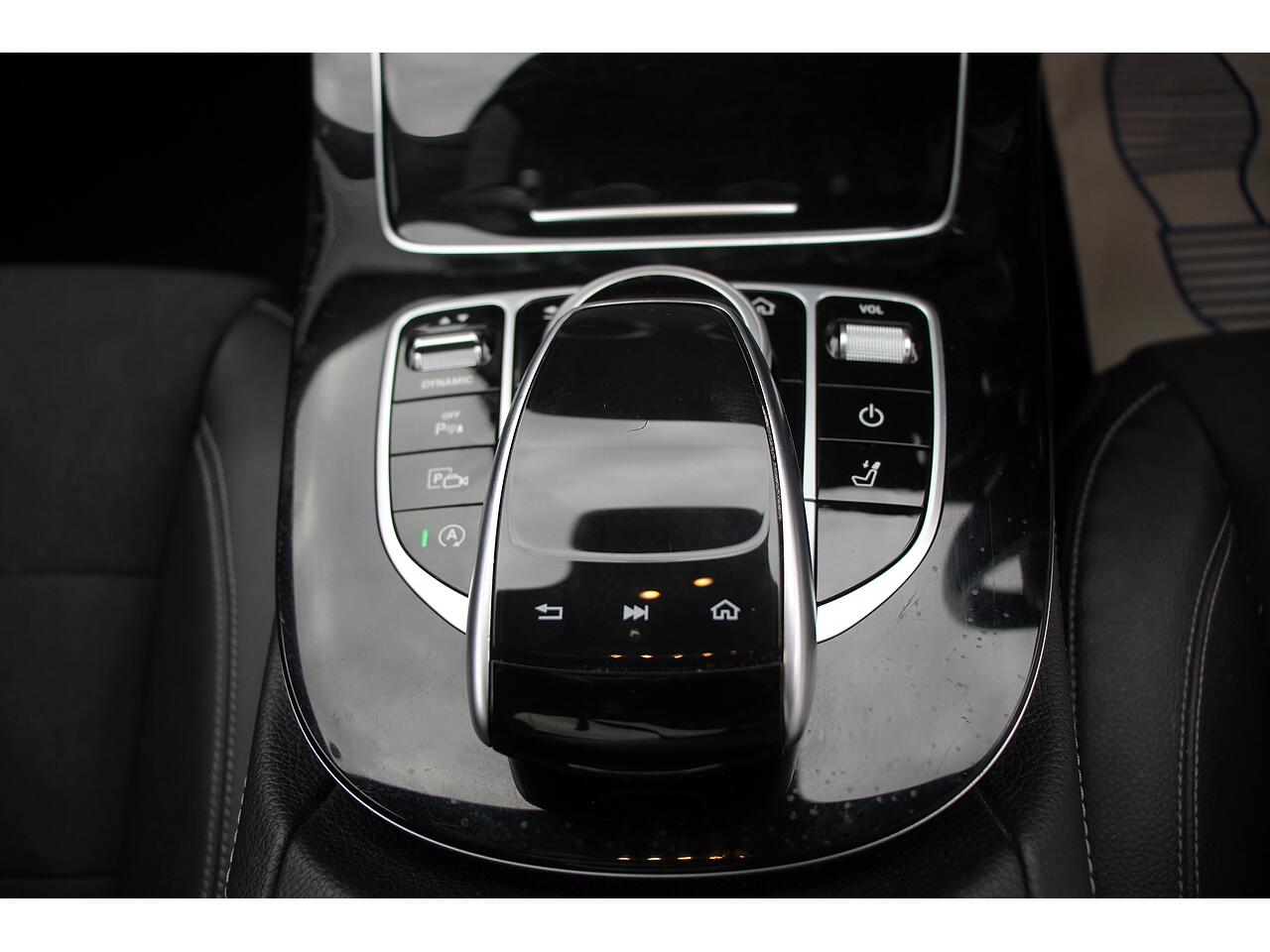 Mercedes-Benz E Class view 32