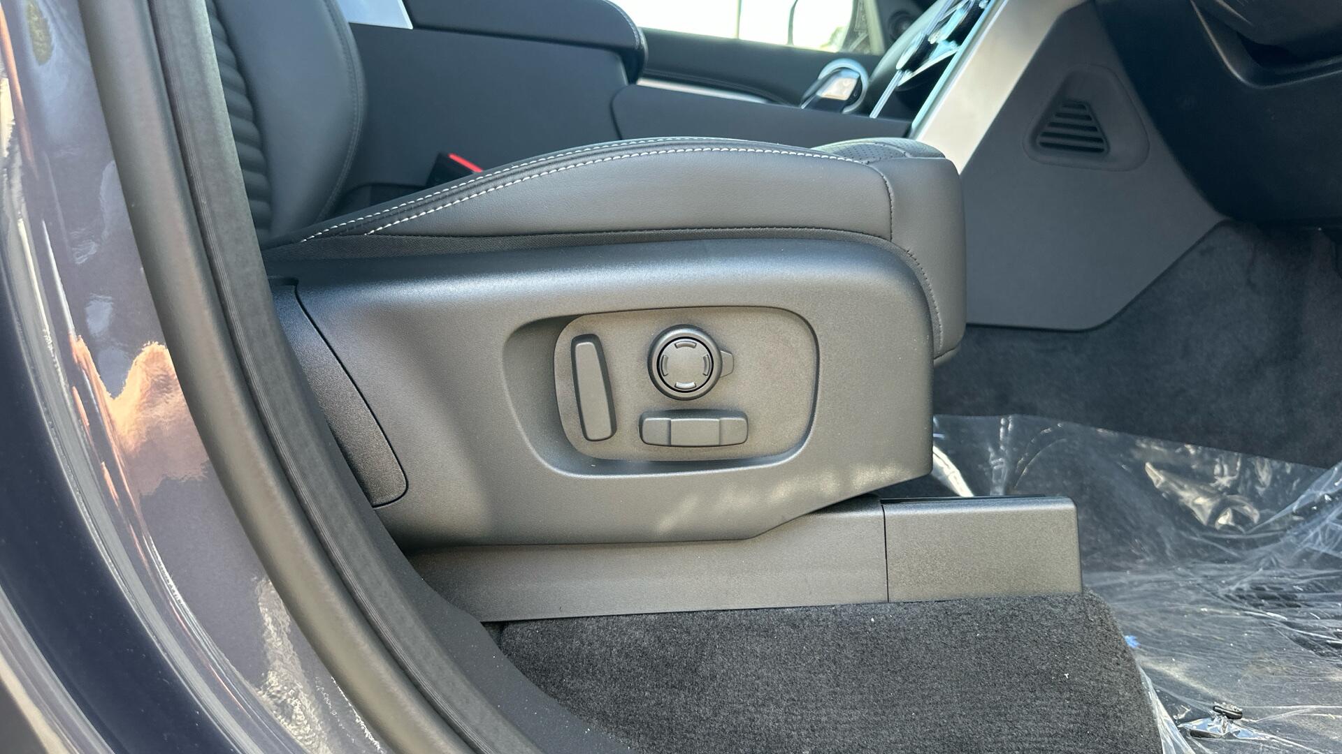 Land Rover Discovery view 39