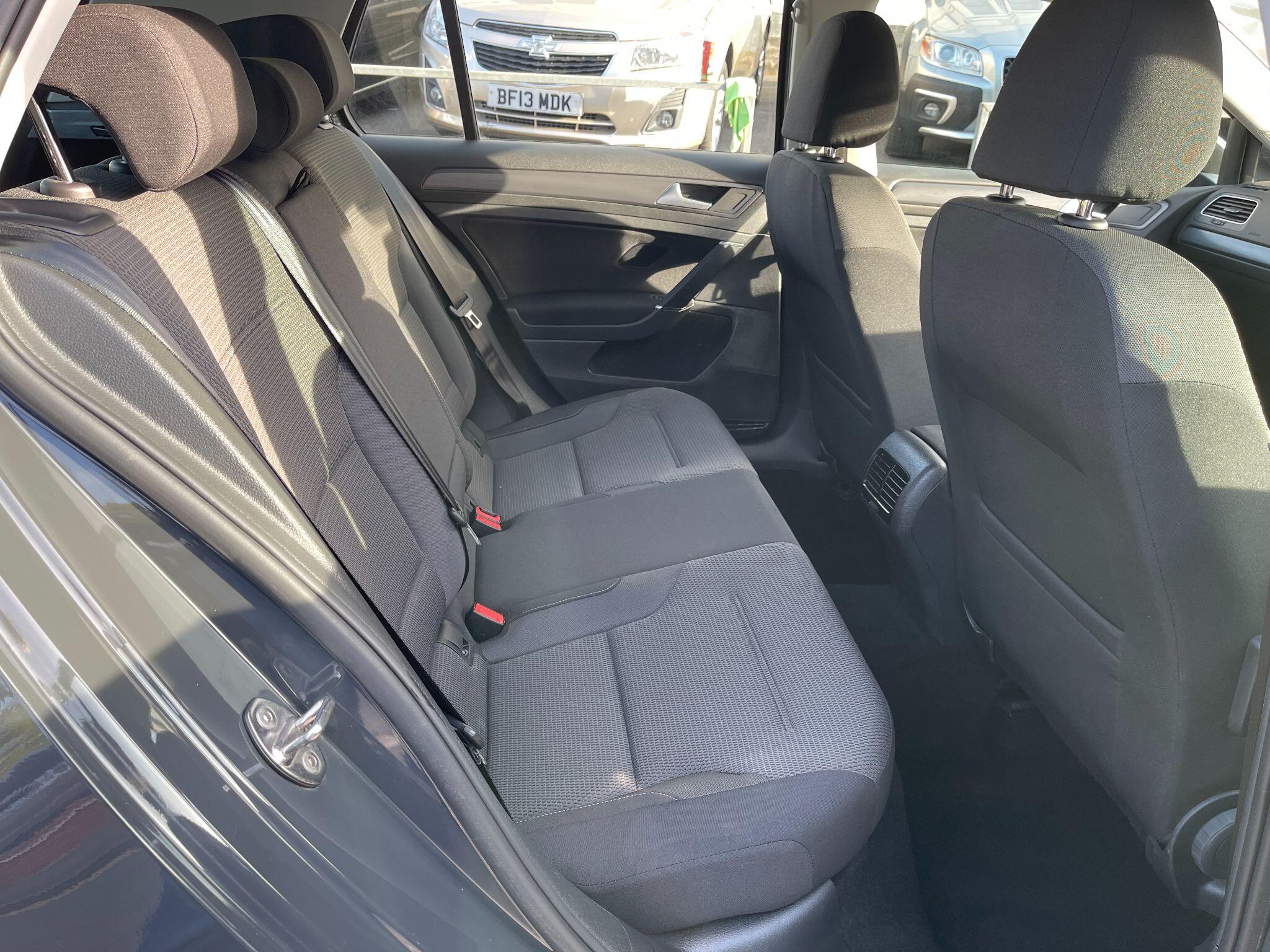 Volkswagen E-Golf view 39