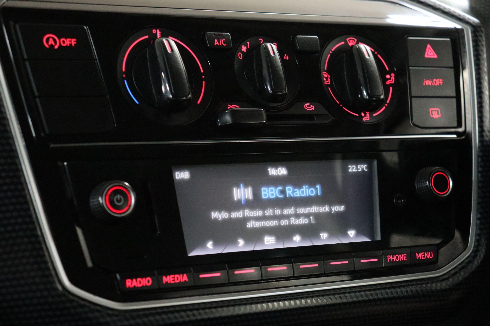 Volkswagen Up! view 37