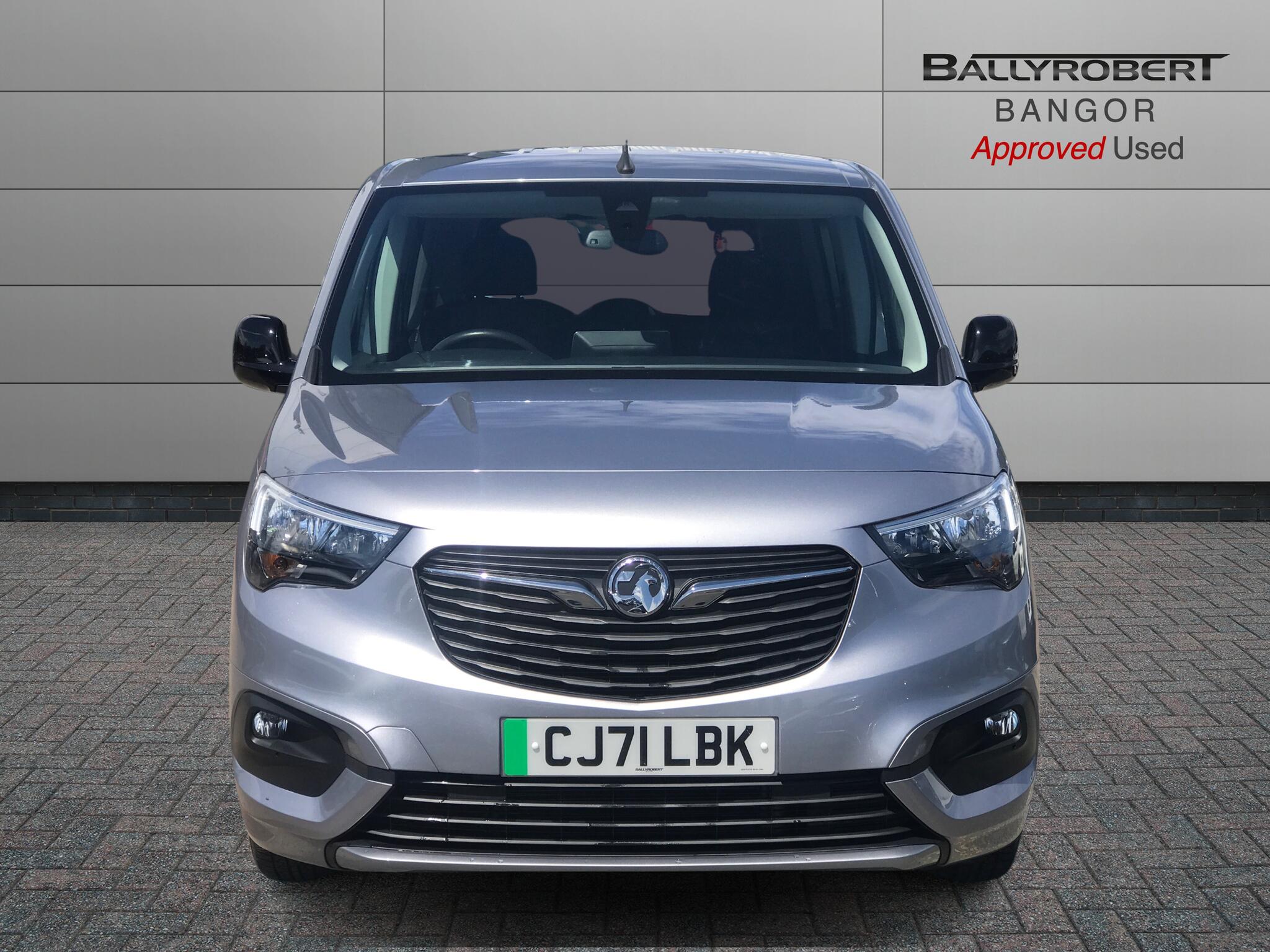 Vauxhall Combo Life Electric view 5