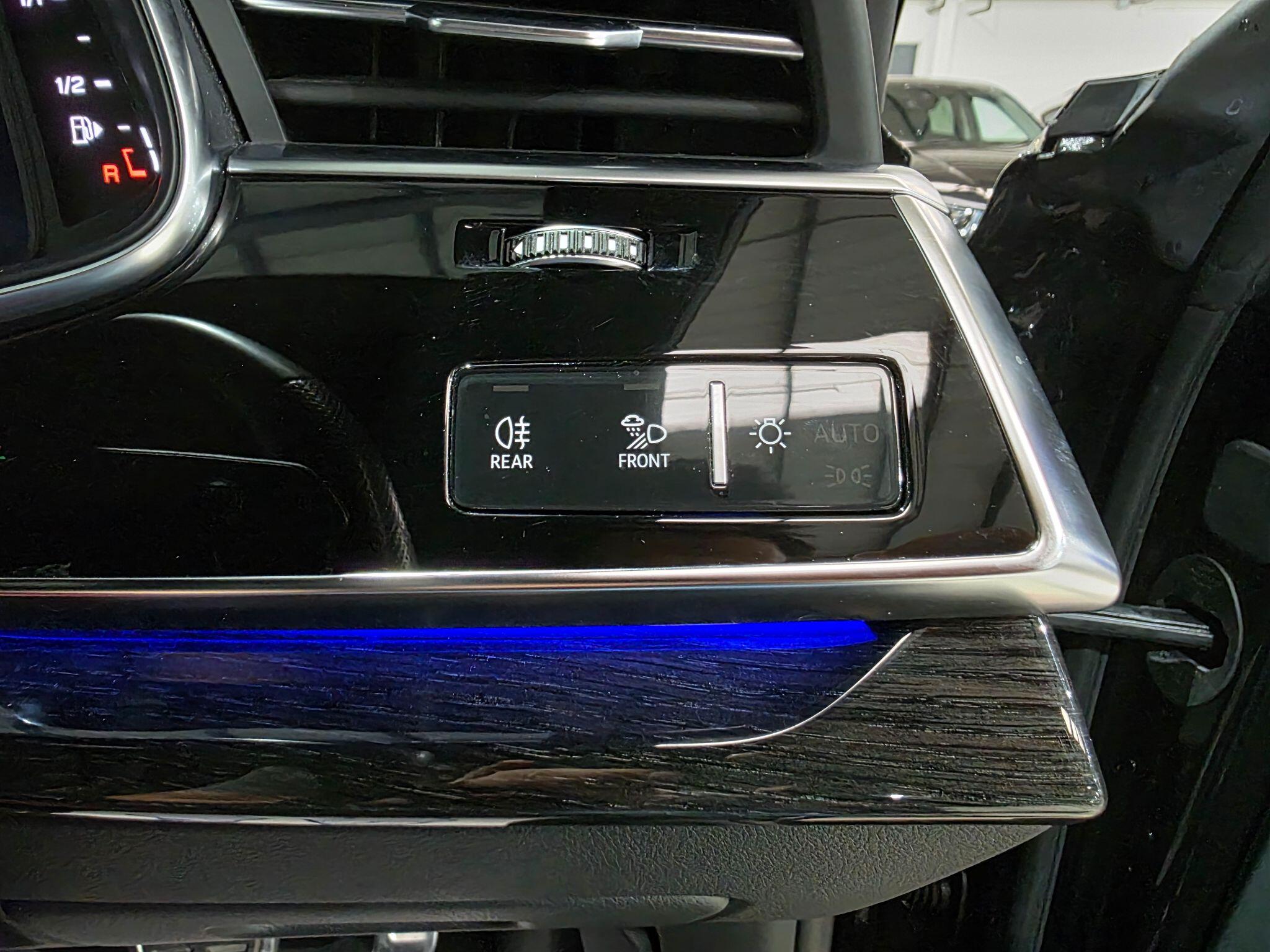 Audi SQ8 view 28