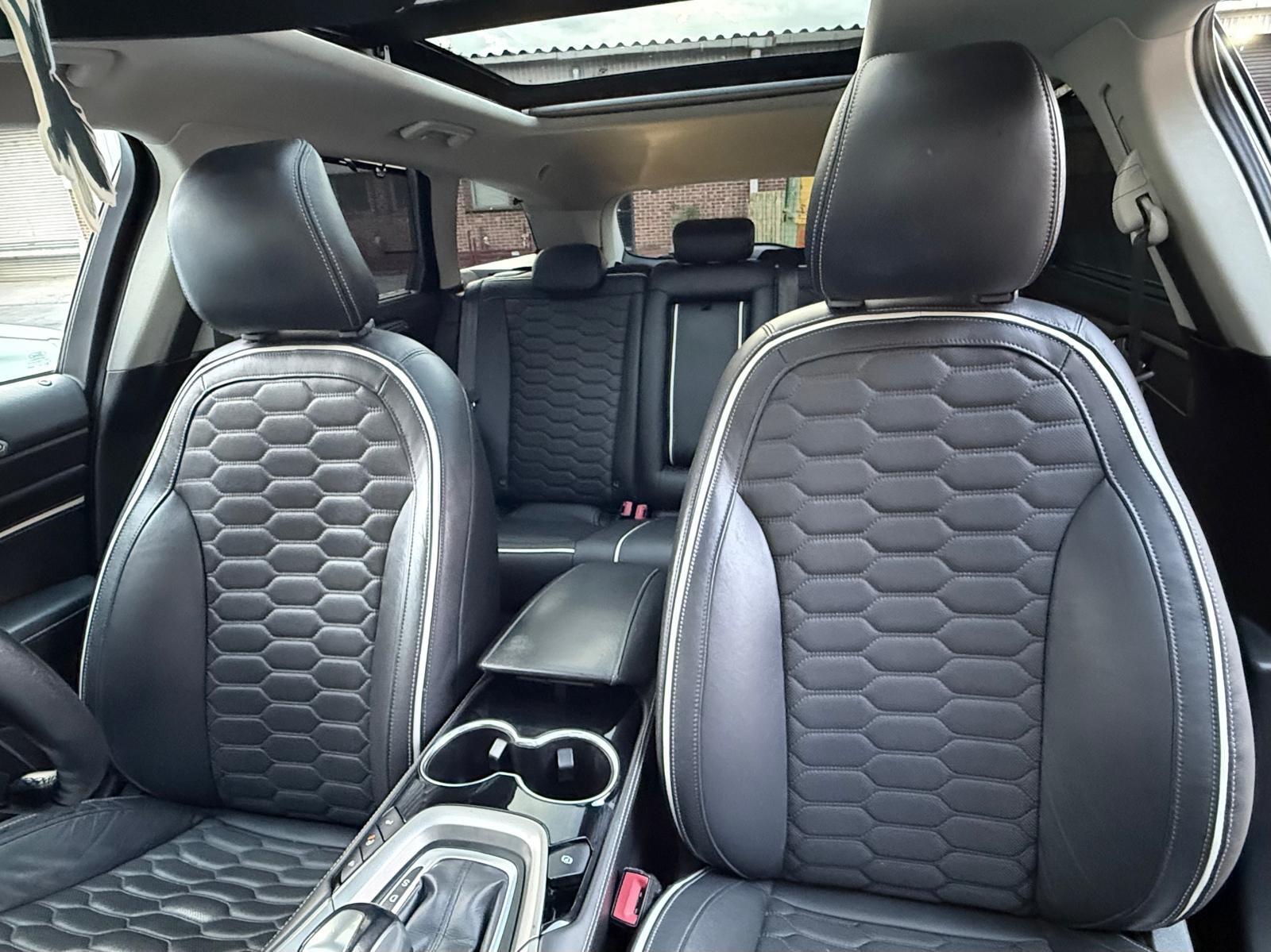 Ford Mondeo view 12