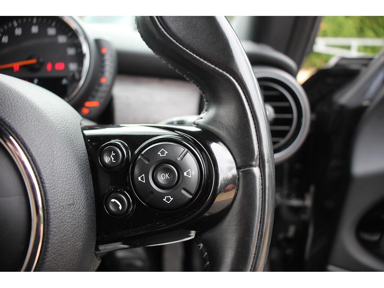 Mini Hatch view 19