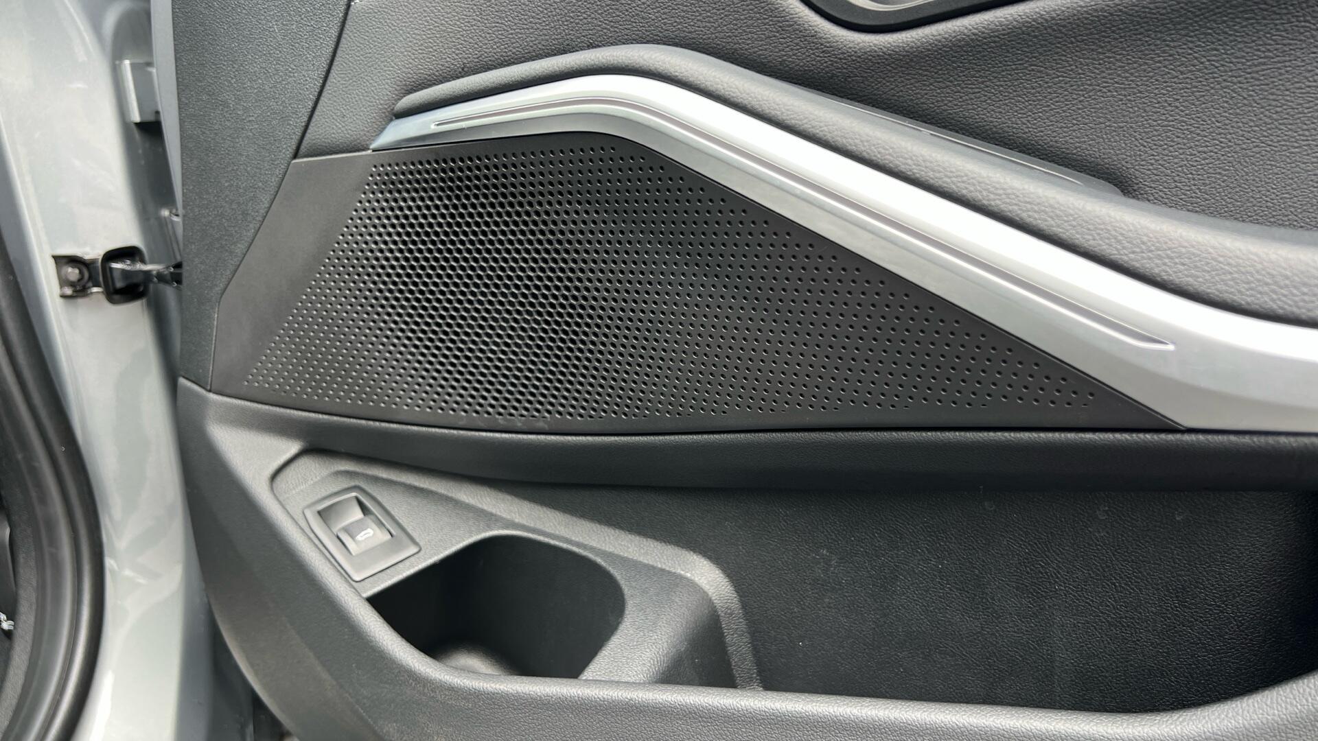 BMW 3 Series view 20