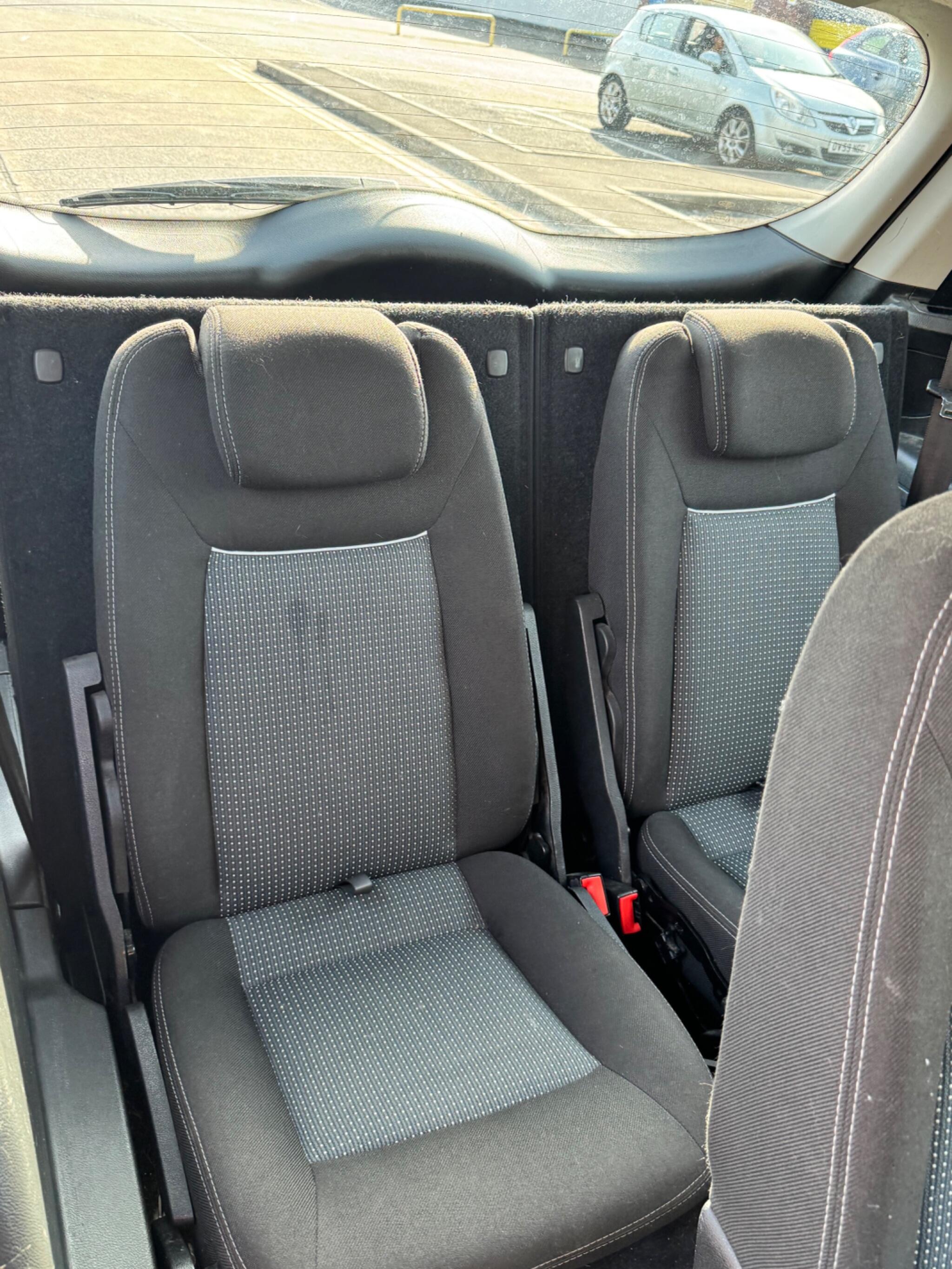 Ford S-Max view 31