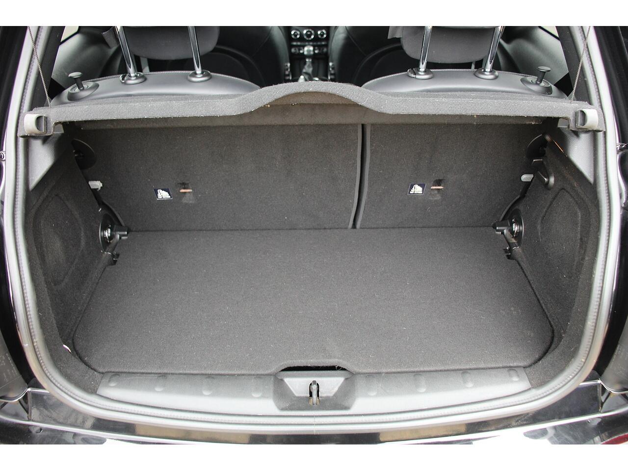 Mini Hatch view 32