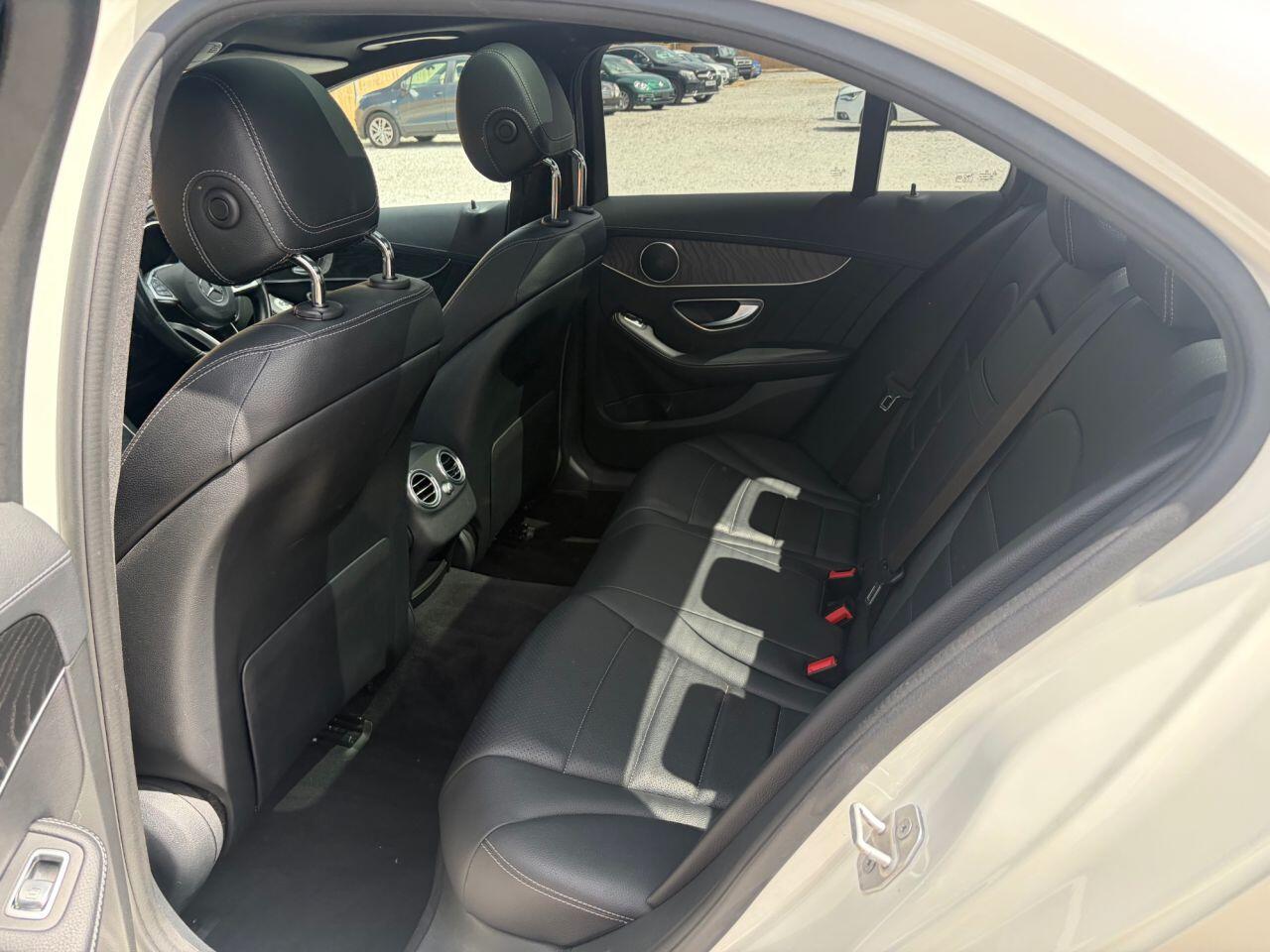 Mercedes-Benz C-Class view 23