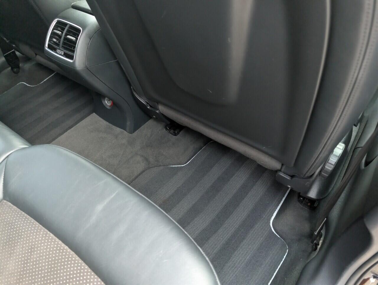 Audi Q3 view 28