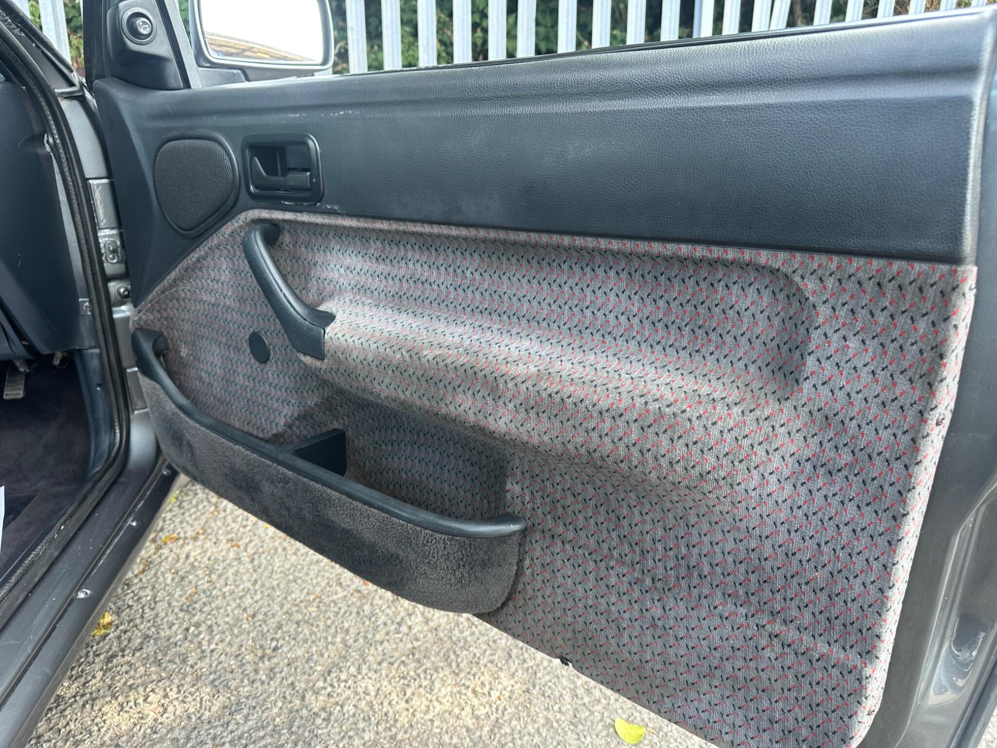 Ford Escort view 24