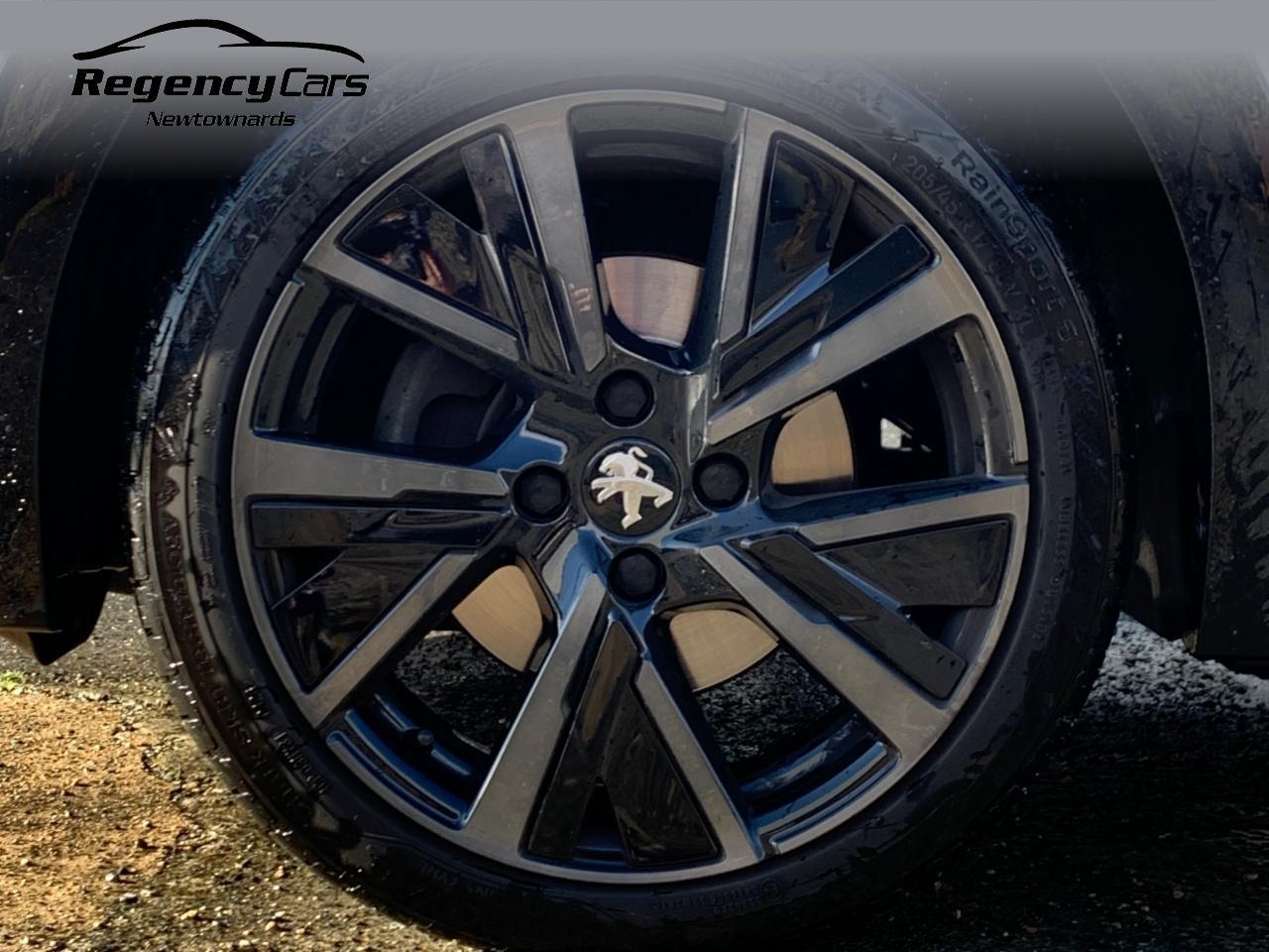 Peugeot 208 view 13